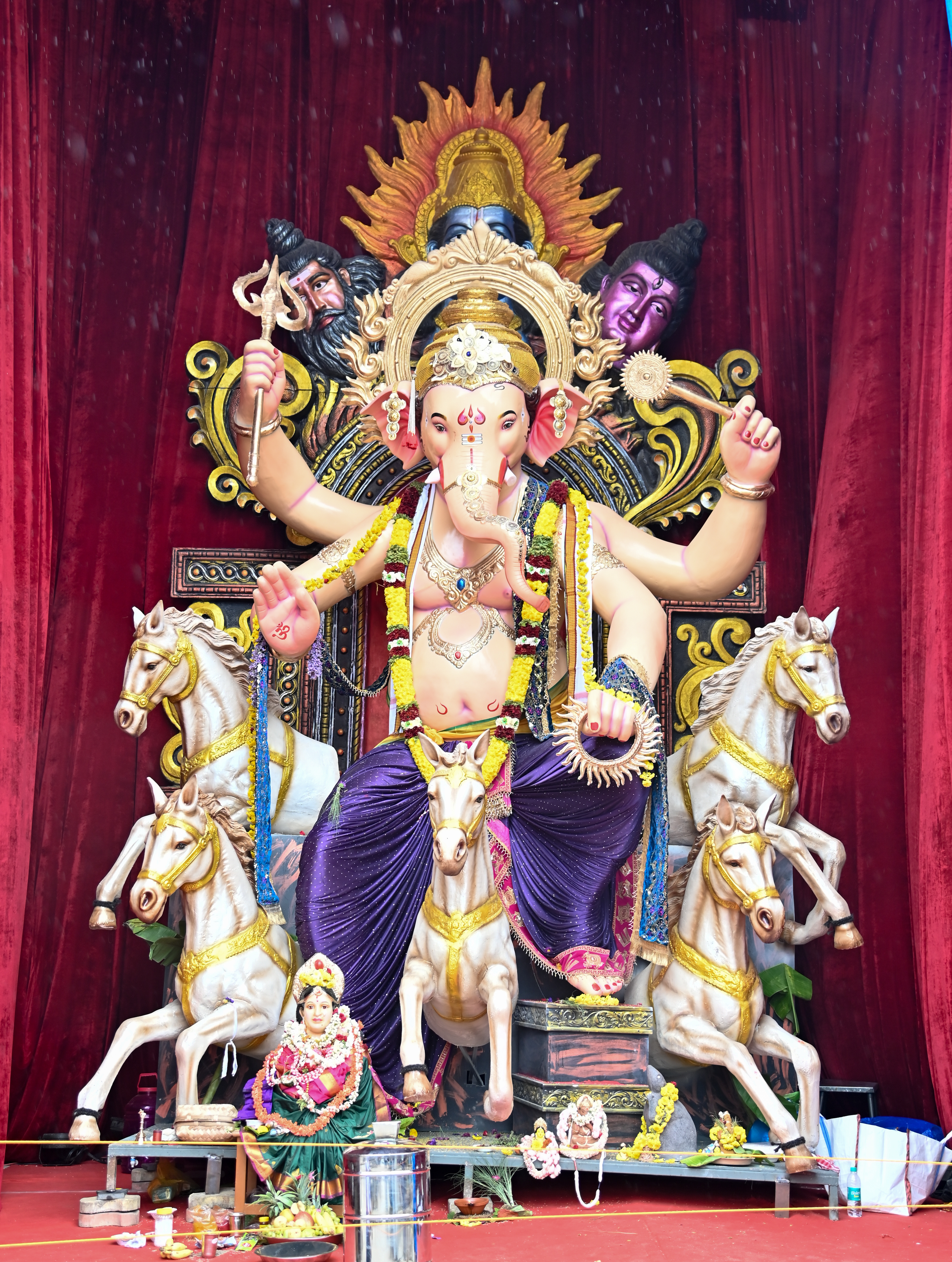 ಕೆ.ಜಿ. ಕೊಪ್ಪಲಿನ ಕನ್ನೇಗೌಡ ಟೈಗರ್ಸ್ ಬಳಗವು ಪ್ರತಿಷ್ಠಾಪಿಸಿರುವ 28 ಅಡಿ ಎತ್ತರದ ಮೂರ್ತಿ
