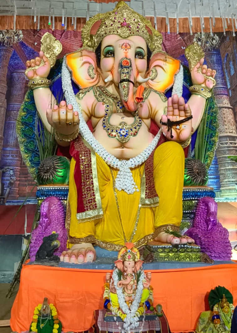 ಶಿಗ್ಗಾವಿ ತಾಲ್ಲೂಕಿನ ಬಂಕಾಪುರ ಪಟ್ಟಣದಲ್ಲಿ ಬುಧವಾರ ವೀರಭದ್ರೇಶ್ವರ ದೇವಸ್ಥಾನದ ಹತ್ತಿರ ಸಾರ್ವಜನಿಕ ಗಣೇಶ ಮೂರ್ತಿ ಪ್ರತಿಷ್ಠಾಪಿಸಿರುವುದು
