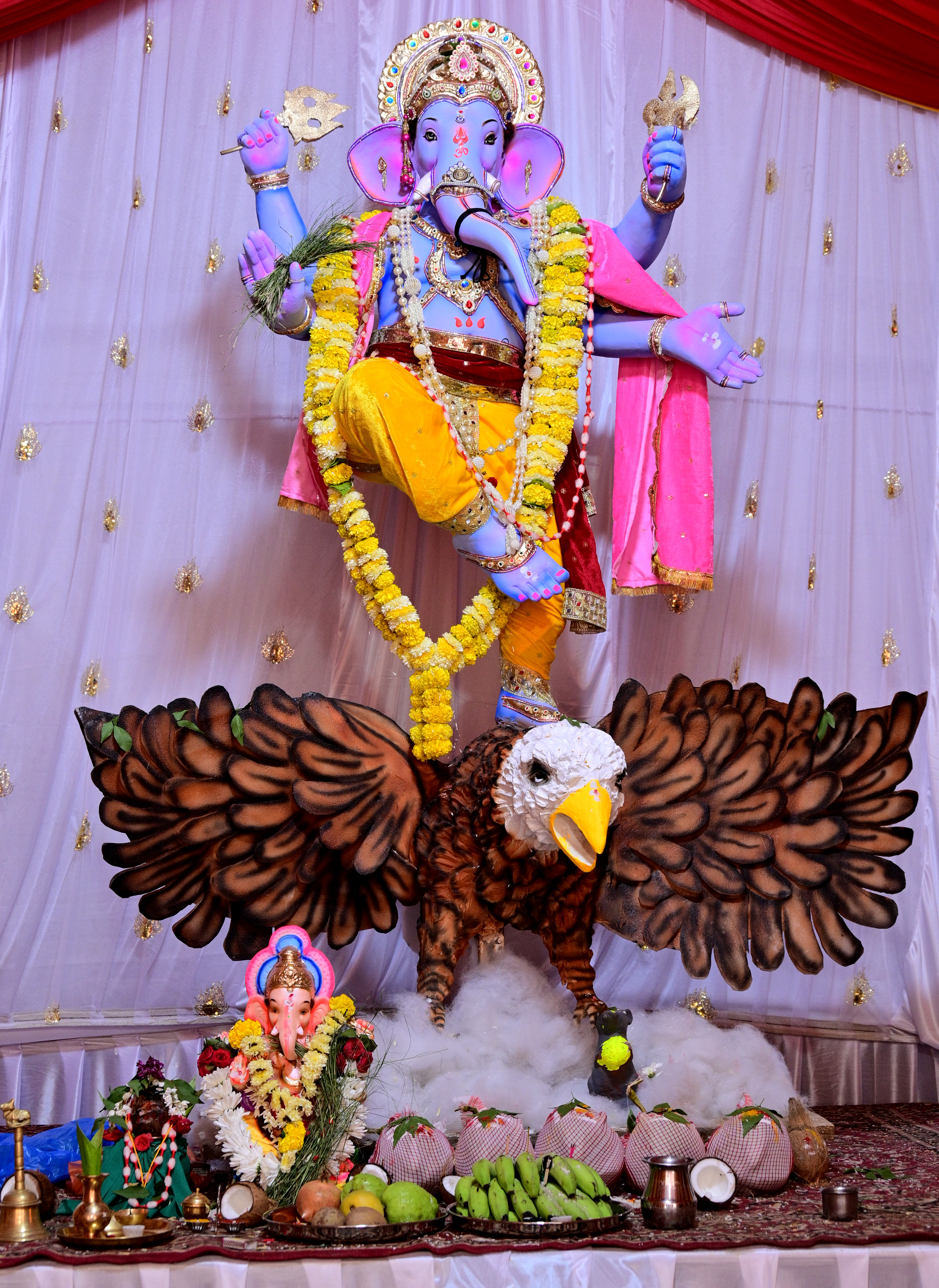 ಹುಬ್ಬಳ್ಳಿ ಗಣೇಶಪೇಟ ಮಟ್ಟಿ ಓಣಿಯಲ್ಲಿ ಗಣೇಶ ಮಿತ್ರ ಮಂಡಳಿ ಪ್ರತಿಷ್ಠಾಪಿಸಿರುವ ಗಣೇಶ ಮೂರ್ತಿ