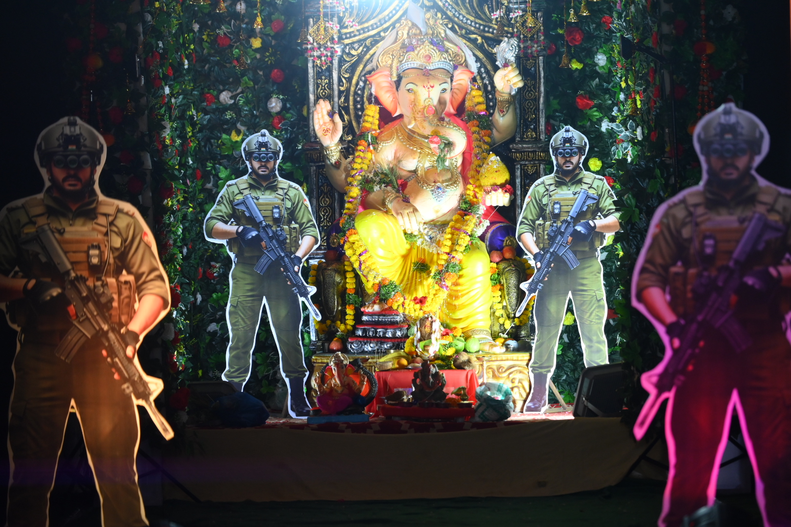 ಬೀದರ್‌ನ ಶಿವನಗರದಲ್ಲಿ ಸ್ಥಳೀಯ ಗಣೇಶ ಮಂಡಳಿಯವರು ‘ಆಪರೇಶನ್‌ ಸಿಂಧೂರ’ ಕಾರ್ಯಾಚರಣೆ ಬಿಂಬಿಸುವ ಮಾದರಿಯಲ್ಲಿ ವಿನಾಯಕನ ಪ್ರತಿಷ್ಠಾಪನೆ ಮಾಡಿದ್ದಾರೆ