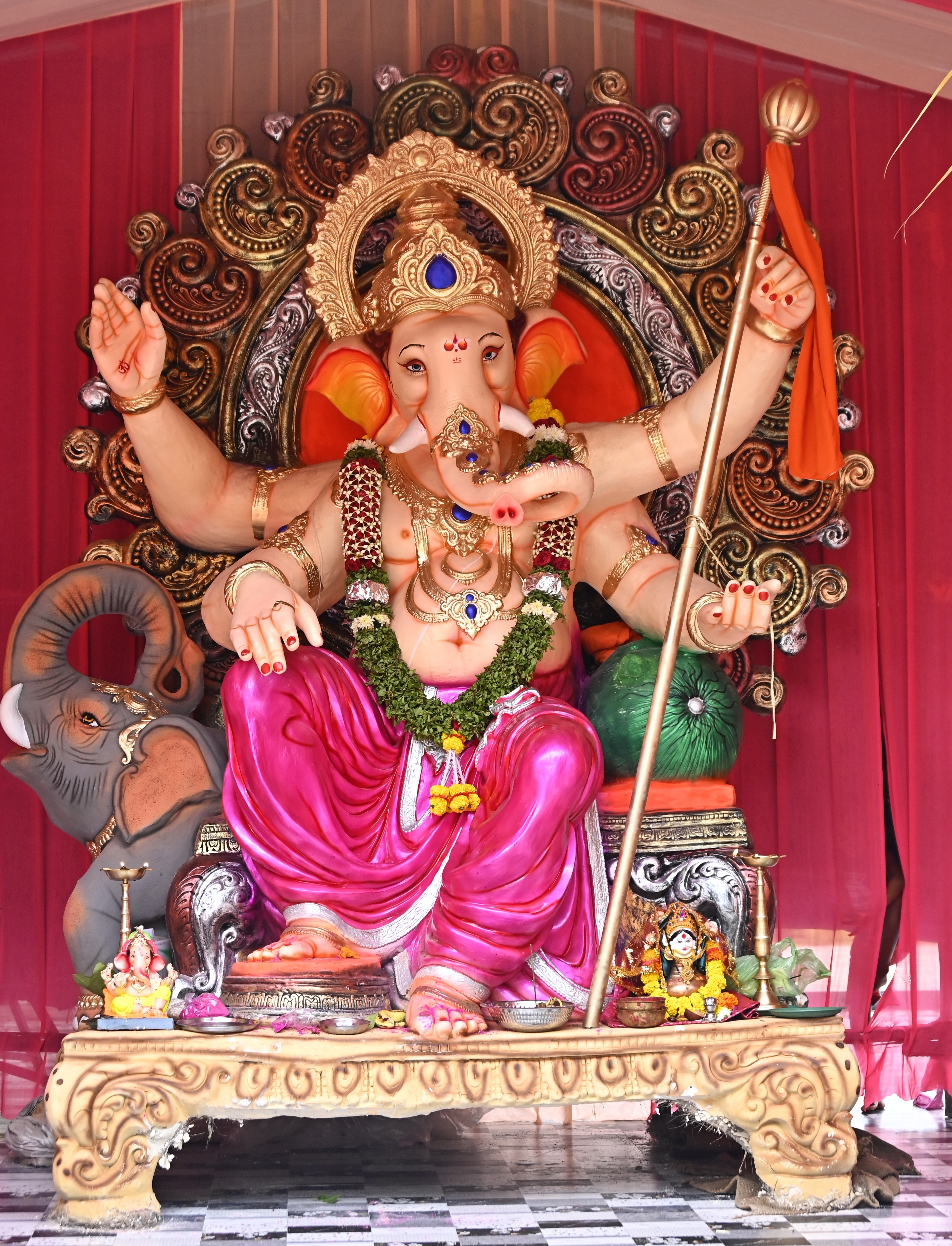 ಕಲಬುರಗಿಯ ಗುಲ್ಲಾಬವಾಡಿಯಲ್ಲಿ ಆನೆಯ ಮೇಲೆ ಆಸೀನನಾದ ವಿಘ್ನ ನಿವಾರಕ