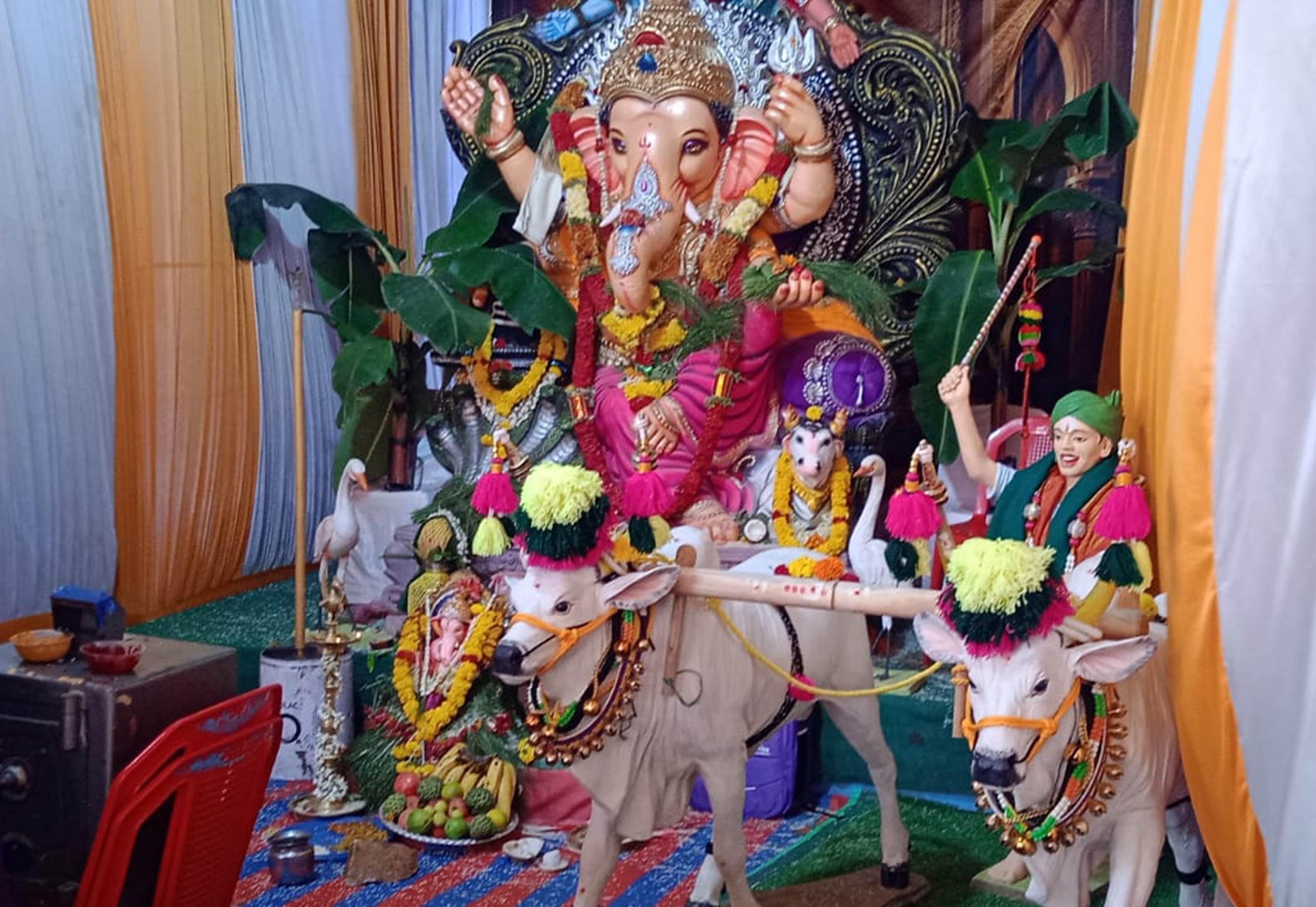 ಕುಷ್ಟಗಿ ಗಂಜ್‌ ವರ್ತಕರ ಸಂಘದವರು ಪ್ರತಿಷ್ಠಾಪಿಸಿದ ರೈತನ ವೇಷದಲ್ಲಿರುವ ಗಣೇಶ ಮೂರ್ತಿ