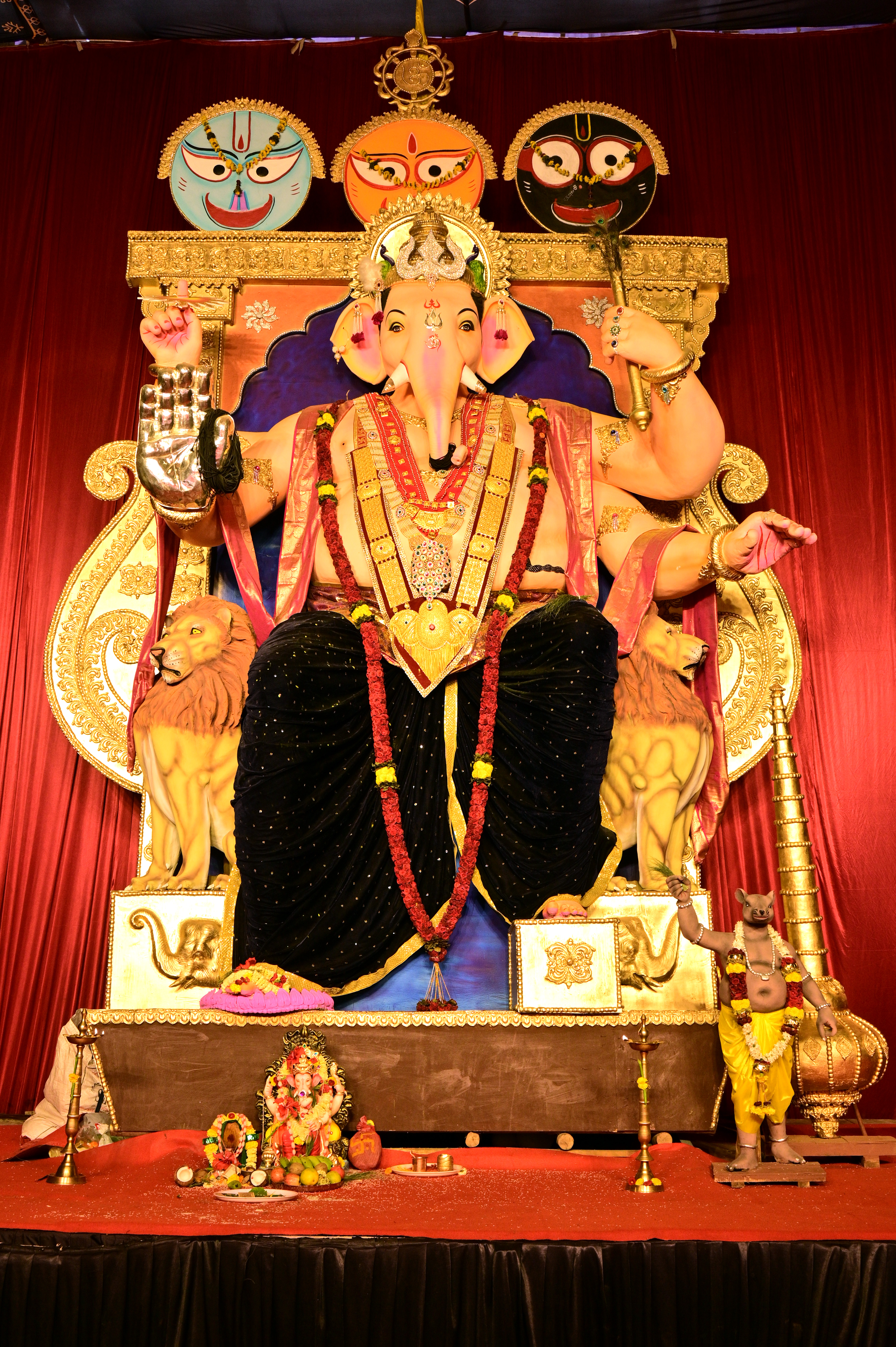 ಹುಬ್ಬಳ್ಳಿಯ ನ್ಯೂಮ್ಯಾದಾರ ಓಣಿಯ ಹುಬ್ಬಳ್ಳಿಕಾ ಸಪ್ತಸಾಮ್ರಾಟ್ ಗಣೇಶ