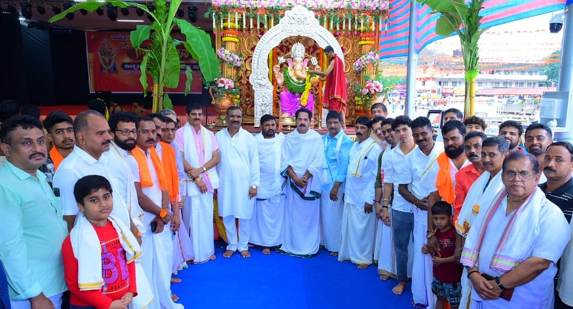 ಕುಕ್ಕೆ: ₹ 16 ಲಕ್ಷ ಮೌಲ್ಯದ ರಜತ ಪ್ರಭಾವಳಿ ಸಮರ್ಪಣೆ