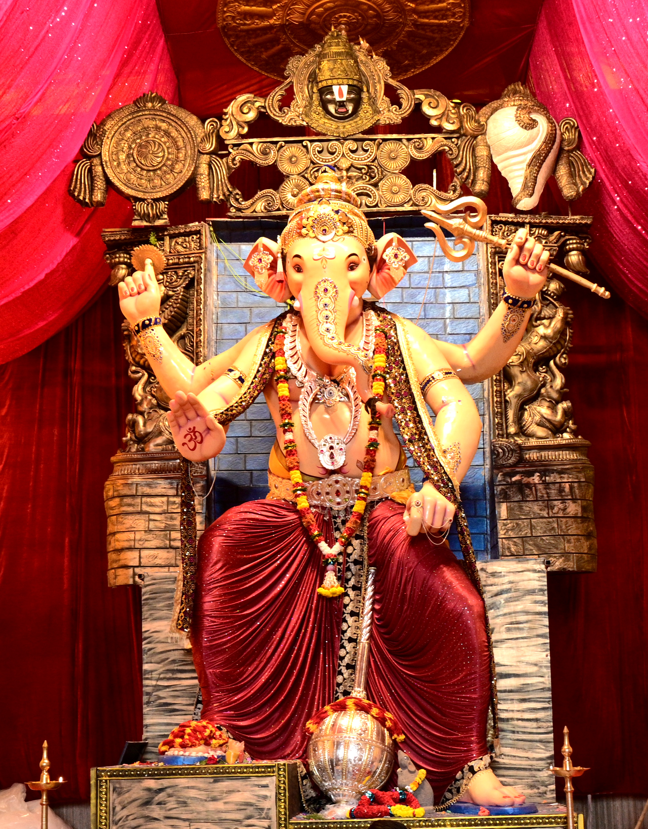 ಹುಬ್ಬಳ್ಳಿಯ ದಾಜಿಬಾನಪೇಟೆಯಲ್ಲಿ ಪ್ರತಿಷ್ಠಾಪಿಸಿರುವ ಹುಬ್ಬಳ್ಳಿ ಕಾ ರಾಜಾ ಗಣಪತಿ