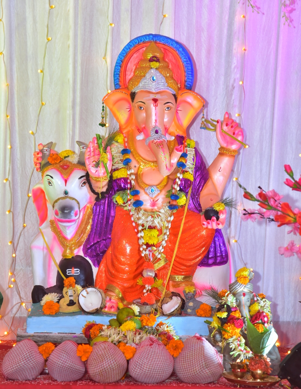 ಹಾವೇರಿಯ ಕೇಂದ್ರ ಬಸ್‌ ನಿಲ್ದಾಣದಲ್ಲಿ ಪ್ರತಿಷ್ಠಾಪಿಸಲಾದ ಗಣಪತಿ ಮೂರ್ತಿ