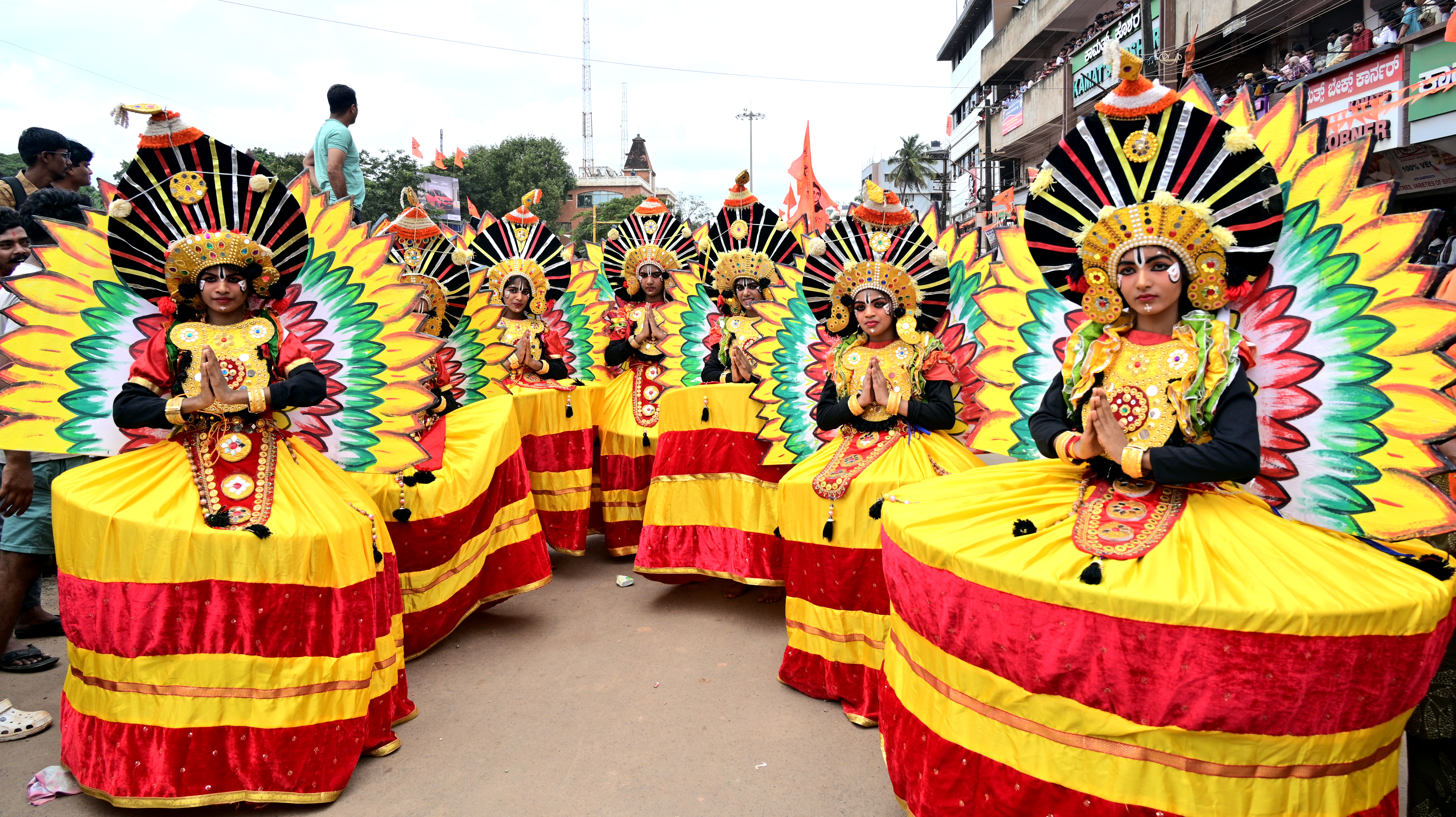 ಗಣೇಶ ಮೂರ್ತಿ ವಿಸರ್ಜನಾ ಮೆರವಣಿಗೆಯಲ್ಲಿ ಭಾಗವಹಿಸಿದ್ದ ಕಲಾತಂಡ