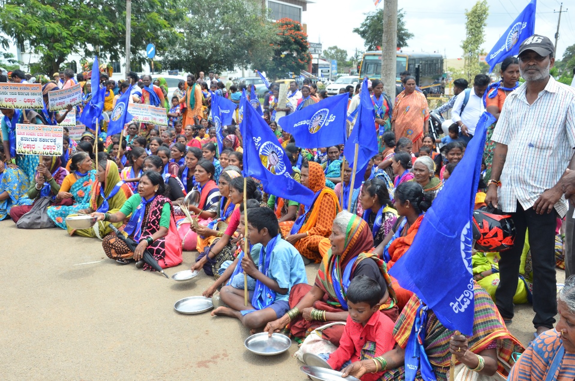 ಭಿಕ್ಷೆ ಬೇಡಿ ರಾಜ್ಯ ಸರ್ಕಾರದ ವಿರುದ್ಧ ಆಕ್ರೋಶ ವ್ಯಕ್ತಪಡಿಸಿದ ಅಲೆಮಾರಿಗಳು   