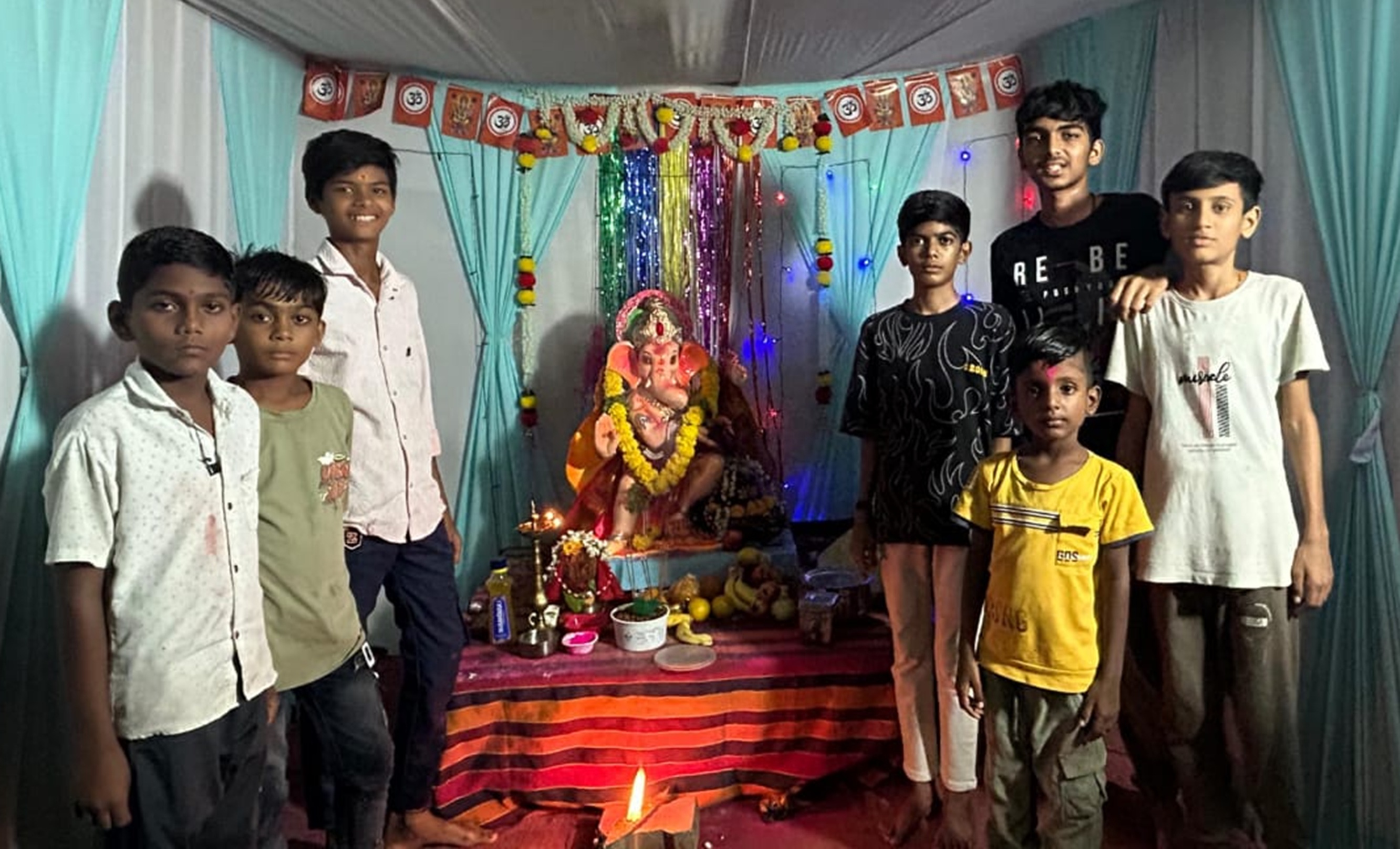 ಯಾದಗಿರಿಯ ಬಸವೇಶ್ವರ ನಗರದಲ್ಲಿ ಬಾಲ ಗಣೇಶ ಮಂಡಳಿ ವತಿಯಿಂದ ಗಣೇಶನ ಮೂರ್ತಿ ಪ್ರತಿಷ್ಠಾಪನೆ ಮಾಡಲಾಯಿತು