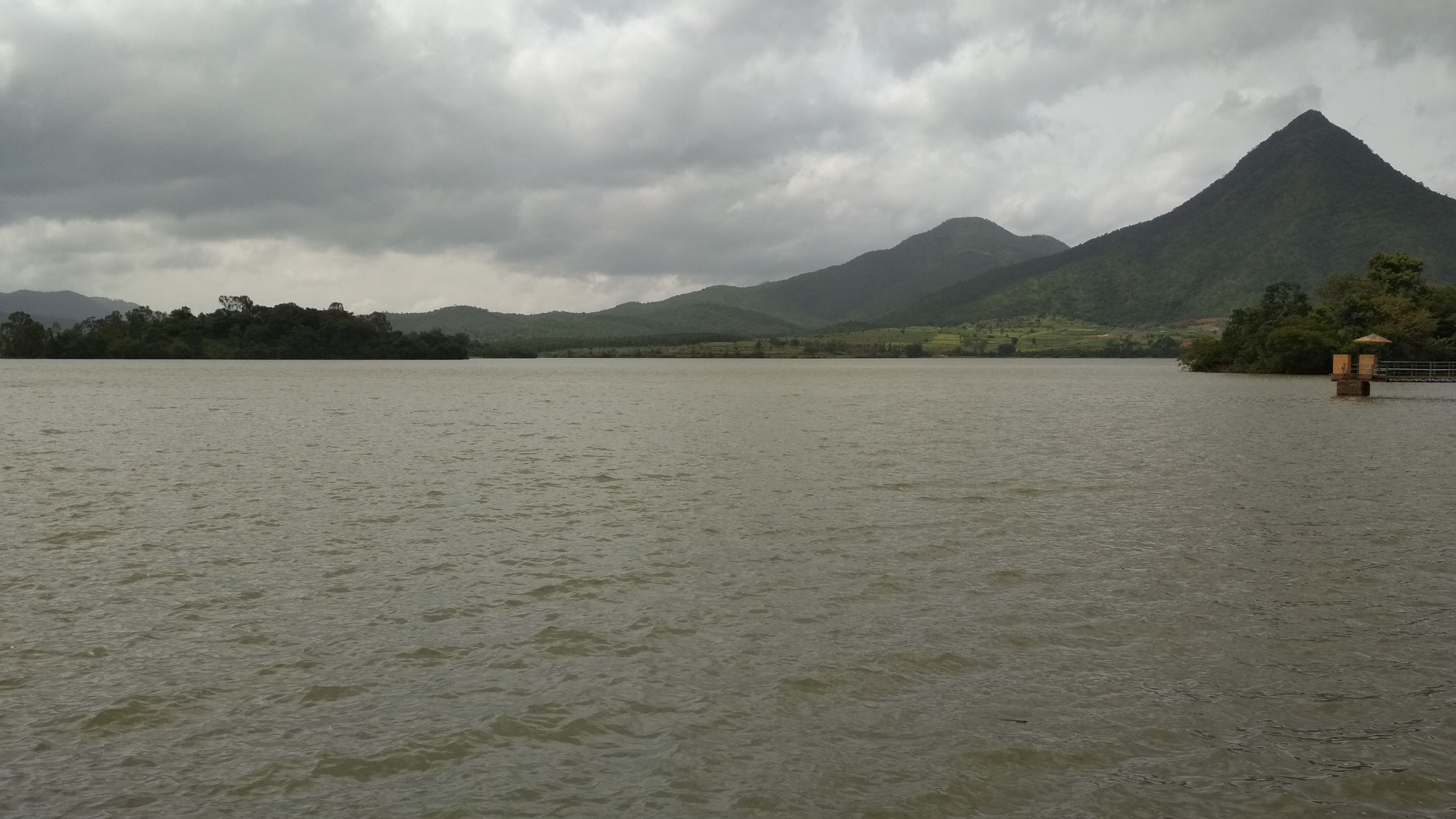 ಕಡೂರು ತಾಲ್ಲೂಕಿನ ಅಯ್ಯನಕೆರೆಯ ನೋಟ