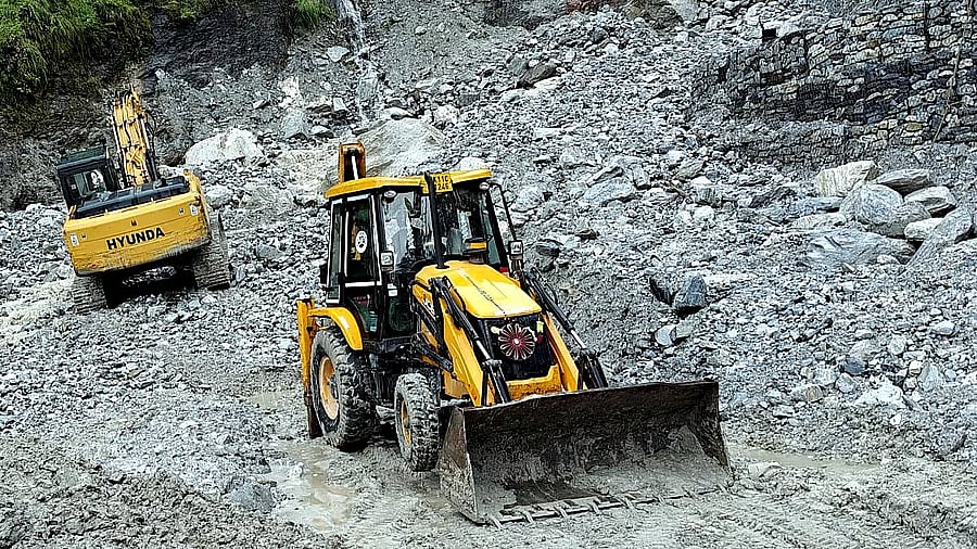 ಉತ್ತರಾಖಂಡ| ಭೂಕುಸಿತ; ಧೌಲಿಗಂಗಾ ಯೋಜನೆಯ 2 ಸುರಂಗ ಬಂದ್; ಸಿಲುಕಿದ 19 ಕಾರ್ಮಿಕರು