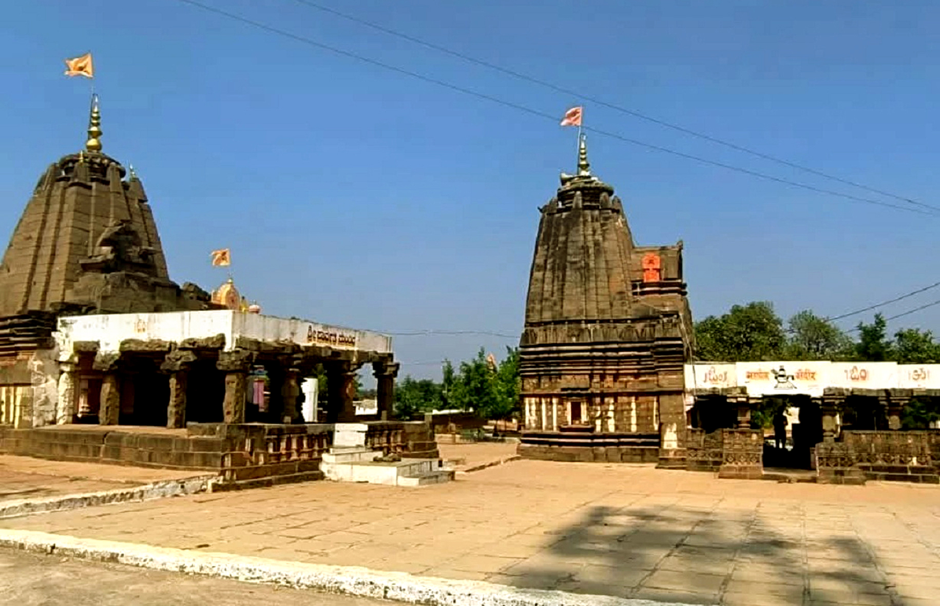 ಬಸವಕಲ್ಯಾಣ ತಾಲ್ಲೂಕಿನ ಉಮಾಪುರದ ಗಣೇಶ ಮೂರ್ತಿ ಆವರಣದಲ್ಲಿನ ಉಮಾ- ಮಹೇಶ್ವರ ದೇವಸ್ಥಾನಗಳು
