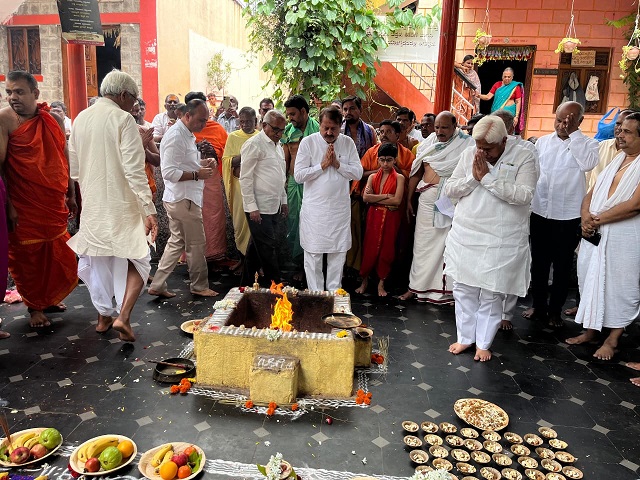 ಆಲಮಟ್ಟಿ ಸಮೀಪದ ಯಲಗೂರದಲ್ಲಿ ಅಮರಾವತಿ ಪವಮಾನ ಹೋಮದಲ್ಲಿ ಸಚಿವ ಎಚ್.ಕೆ. ಪಾಟೀಲ ಭಾಗಿಯಾಗಿ ಪೂಜೆ ಸಲ್ಲಿಸಿದರು. ಶಾಸಕ ಸಿ.ಎಸ್. ನಾಡಗೌಡ ಇದ್ದರು