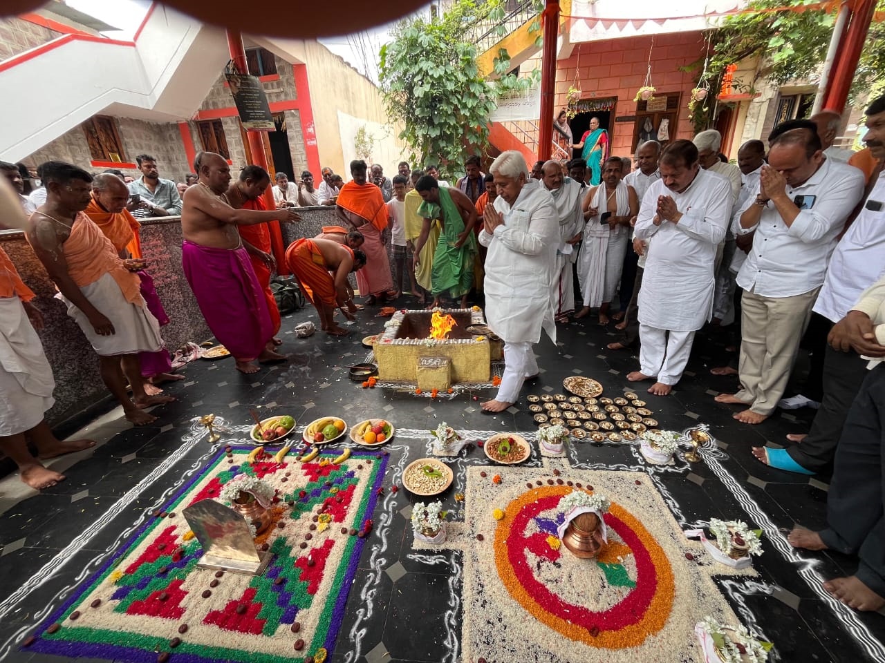 ಆಲಮಟ್ಟಿ ಸಮೀಪದ ಯಲಗೂರದಲ್ಲಿ ಅಮರಾವತಿ ಪವಮಾನ ಹೋಮದಲ್ಲಿ ಸಚಿವ ಎಚ್.ಕೆ. ಪಾಟೀಲ ಭಾಗಿಯಾಗಿ ಪೂಜೆ ಸಲ್ಲಿಸಿದರು. ಶಾಸಕ ಸಿ.ಎಸ್. ನಾಡಗೌಡ ಇದ್ದರು