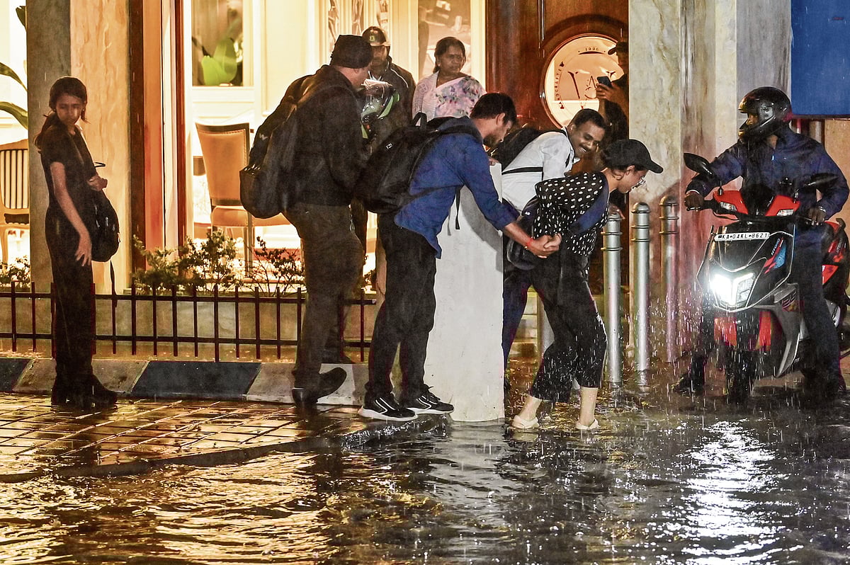 Bengaluru Rains | ನಗರದ ವಿವಿಧೆಡೆ ಭಾರಿ ವರ್ಷಧಾರೆ: ವಾಹನ ಸಂಚಾರ ಅಸ್ತವ್ಯಸ್ತ