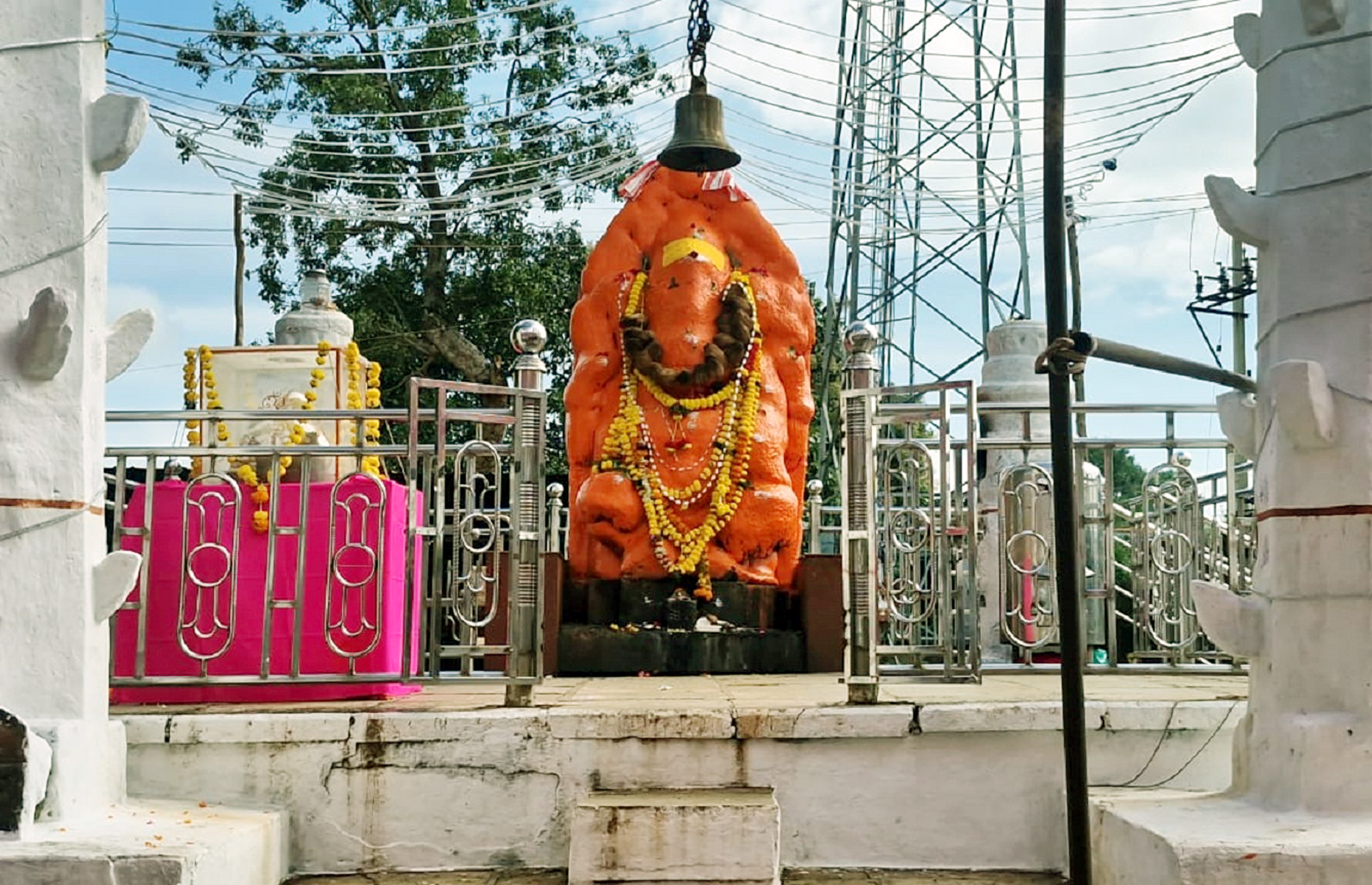 ಬಸವಕಲ್ಯಾಣ ತಾಲ್ಲೂಕಿನ ಉಮಾಪುರದಲ್ಲಿನ ಎತ್ತರದ ಕಟ್ಟೆಯ ಮೇಲಿರುವ ಗಣೇಶ ಮೂರ್ತಿ