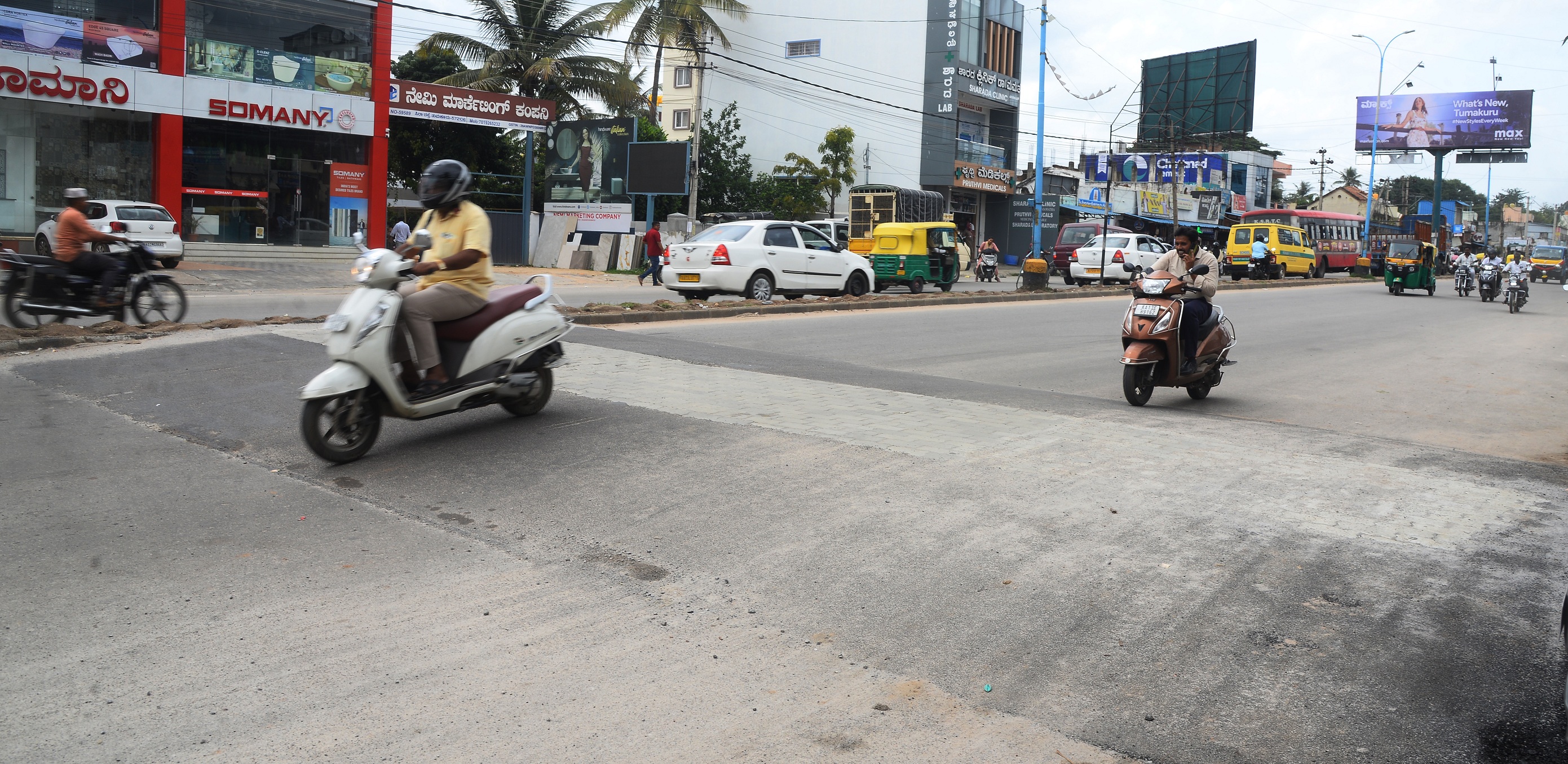 ತುಮಕೂರು ಶಿರಾಗೇಟ್‌ ಹತ್ತಿರದ ಹಂಪ್ಸ್‌