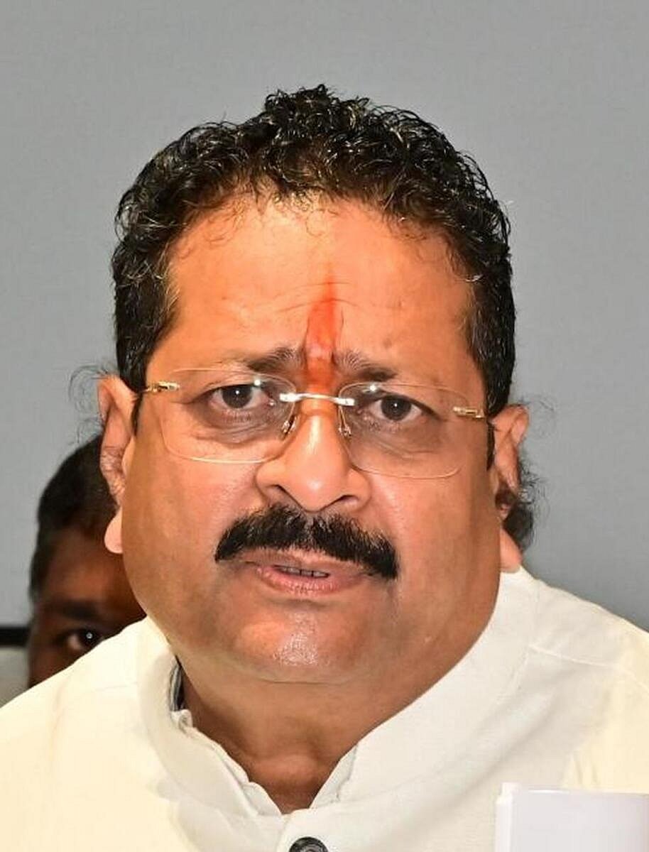 ಆರೋಗ್ಯ ಸಚಿವರಾಗಿ ಕಾಲೇಜು ಏಕೆ ಸ್ಥಾಪಿಸಿಲ್ಲ: ಶಿವಾನಂದ ಪಾಟೀಲಗೆ ಯತ್ನಾಳ ಪ್ರಶ್ನೆ