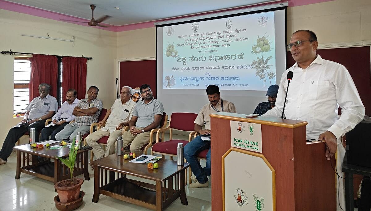 ಸಮಗ್ರ ಕೃಷಿಯಲ್ಲಿ ತೆಂಗಿನ ಬೆಳೆ ಲಾಭ: ಕೃಷಿ ಅಧಿಕಾರಿ ಕೆ. ಆರ್. ರವೀಂದ್ರ 