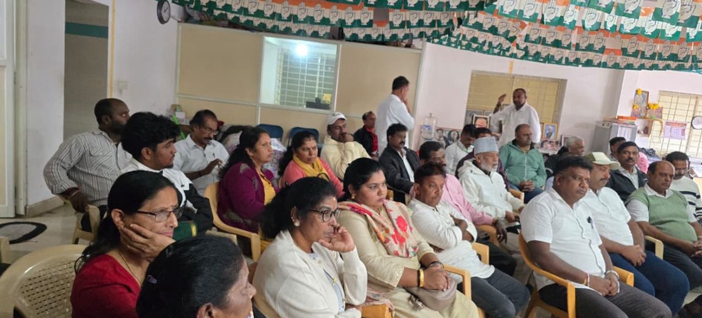 ಸಭೆಯಲ್ಲಿ ಭಾಗವಹಿಸಿದ್ದ ಕಾಂಗ್ರೆಸ್ ಪದಾಧಿಕಾರಿಗಳು