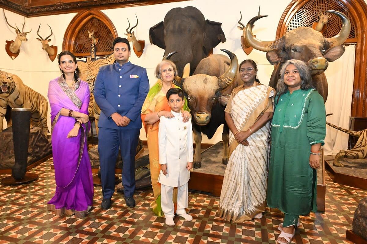 ಮೈಸೂರು: ರಾಷ್ಟ್ರಪತಿಗೆ ರಾಜವಂಶಸ್ಥರಿಂದ ರಾಜಾತಿಥ್ಯ