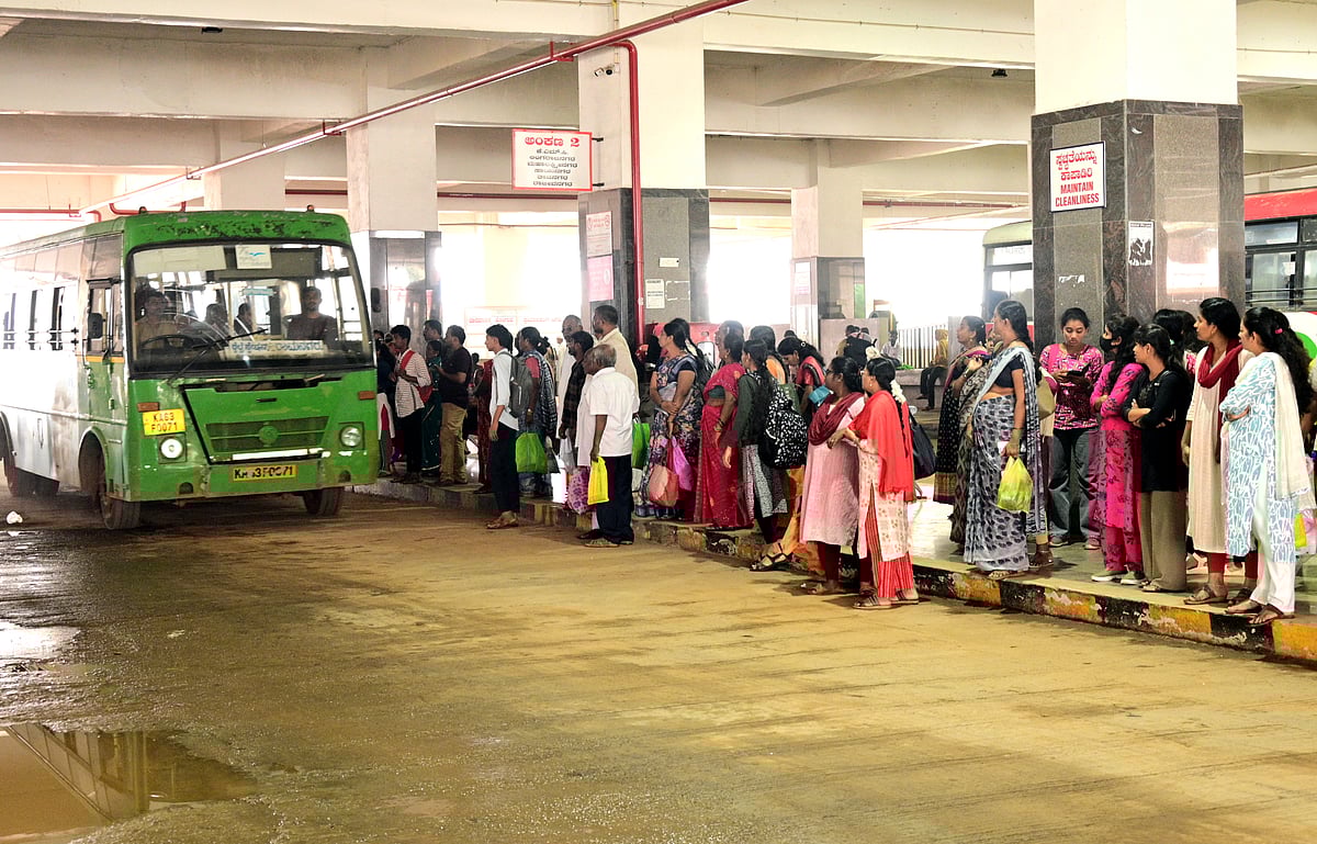 ಹುಬ್ಬಳ್ಳಿ | ಬಸ್‌ ಸಂಚಾರ ಆರಂಭ, ನಿರಾಳ