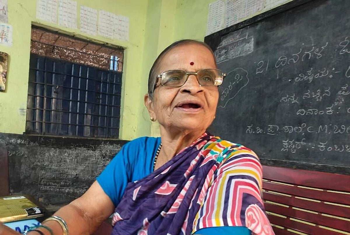 ನಿವೃತ್ತಿ ನಂತರವೂ ಬೋಧನೆ: ಬಳ್ಳಾರಿ ಸರ್ಕಾರಿ ಶಾಲೆಯಲ್ಲಿ ಸುಜಾತಾ ಟೀಚರ್ ಉಚಿತ ಪಾಠ