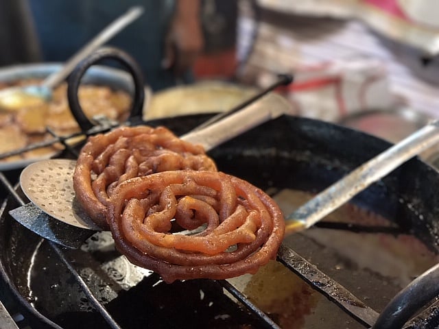 ಕೃತಕ ಬಣ್ಣ ಬಳಕೆ ದೃಢ: ಸಿಹಿ ತಿಂಡಿ ಜತೆ ಮಿಕ್ಸ್ಚರ್‌ ಸಹ ಅಸುರಕ್ಷಿತ!