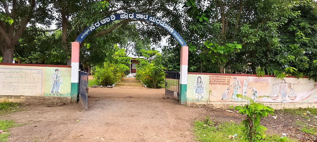 ರಾಯಚೂರು: ಸರ್ಕಾರಿ ಶಾಲೆಗೆ ಹೊಸ ರೂಪ ನೀಡಿದ ಶಿಕ್ಷಕಿ ಮಂಜುಳಾ