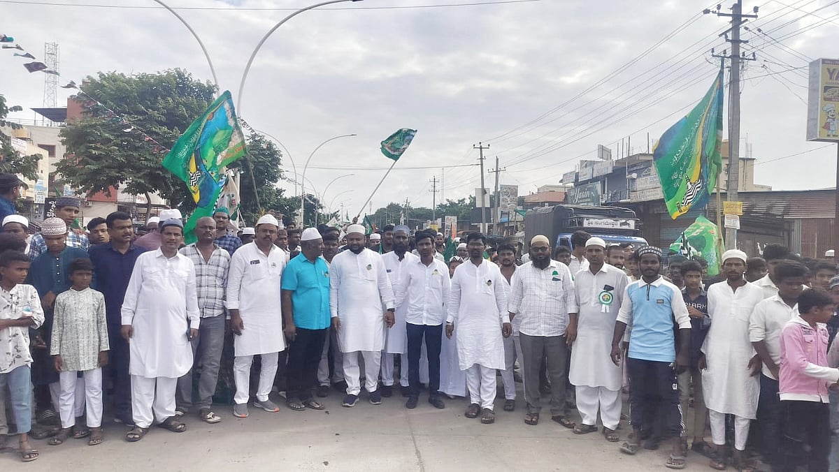 ಜೇವರ್ಗಿ: ಸಂಭ್ರಮದ ಈದ್ ಮಿಲಾದ್ ಆಚರಣೆ, ಮೆರವಣಿಗೆ
