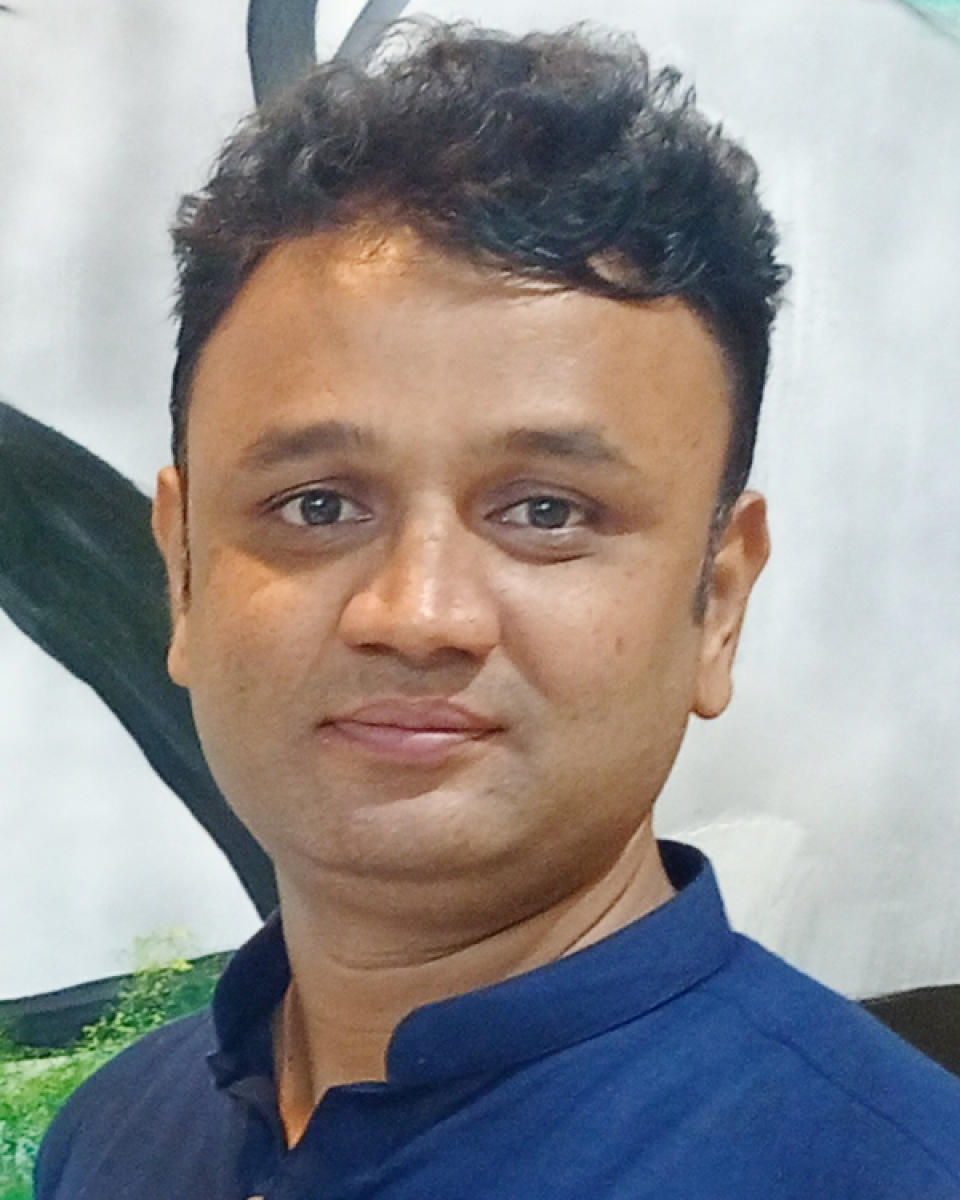 ಡಾ.ಕುಮಾರ ಅಂಗಡಿ