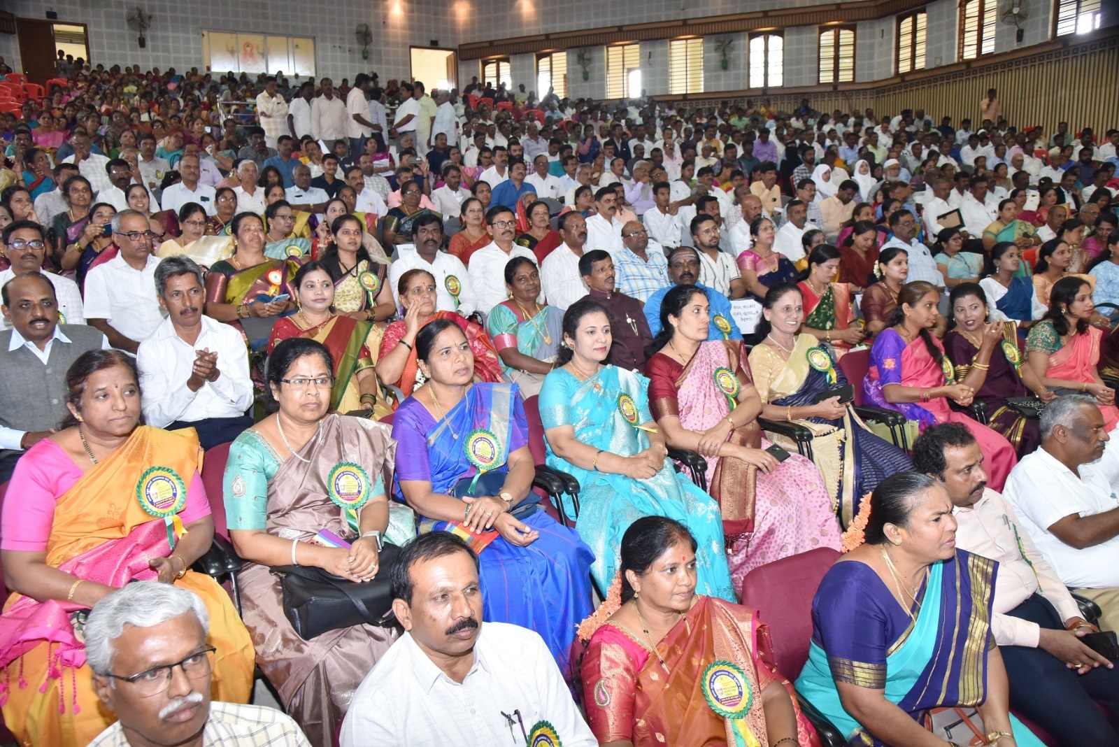 ತುಮಕೂರಿನಲ್ಲಿ ಶುಕ್ರವಾರ ನಡೆದ ರಾಧಾಕೃಷ್ಣನ್‌ ಜನ್ಮದಿನದ ಕಾರ್ಯಕ್ರಮದಲ್ಲಿ ಭಾಗವಹಿಸಿದ್ದ ಶಿಕ್ಷಕರು