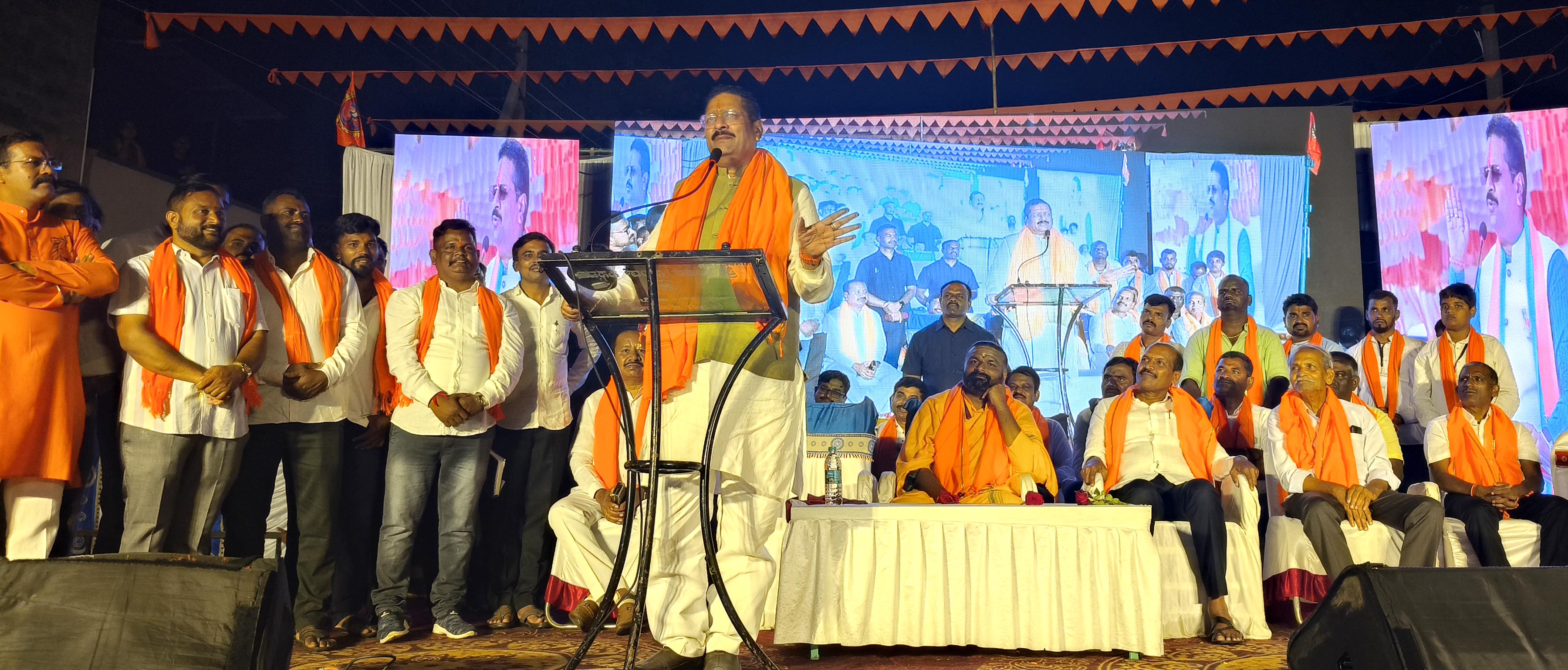 ಹಗರಿಬೊಮ್ಮನಹಳ್ಳಿಯಲ್ಲಿ ಹಿಂದೂ ಮಹಾಗಣಪತಿ ಸಮಿತಿಯ ಕಾರ್ಯಕ್ರಮದಲ್ಲಿ ವಿಜಯಪುರದ ಶಾಸಕ ಬಸನಗೌಡ ಪಾಟೀಲ ಯತ್ನಾಳ ಮಾತನಾಡಿದರು