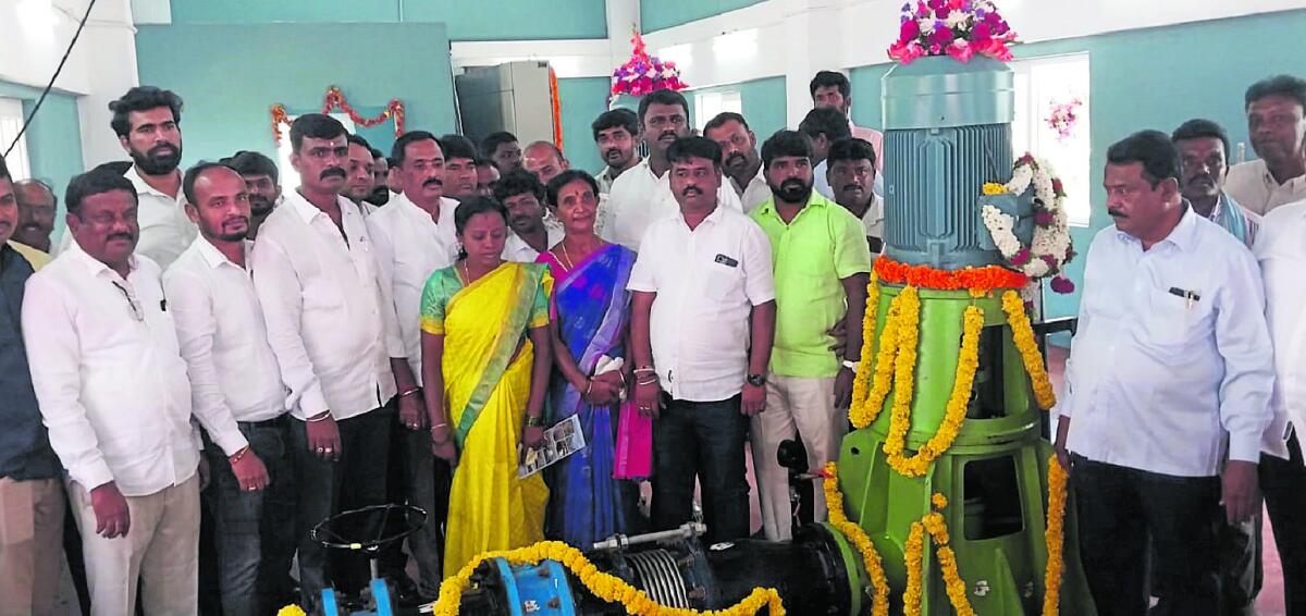 ಕೋಲಾರ ತಾಲ್ಲೂಕಿನ ಲಕ್ಷ್ಮಿಸಾಗರ ಗ್ರಾಮದಲ್ಲಿರುವ ಕೆ.ಸಿ.ವ್ಯಾಲಿ ಪಂಪಿಂಗ್‌ ಕೇಂದ್ರದಲ್ಲಿ ಪಾಲ್ಗೊಂಡಿದ್ದ ಮುಖಂಡರು