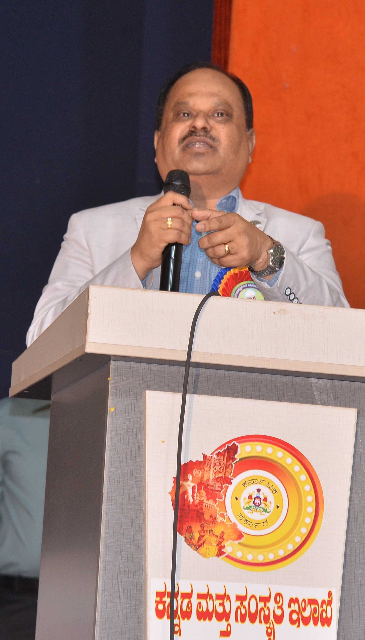 ಜಿಲ್ಲಾಧಿಕಾರಿ ಎಂ.ಆರ್‌.ರ‌ವಿ ಮಾತನಾಡಿದರು