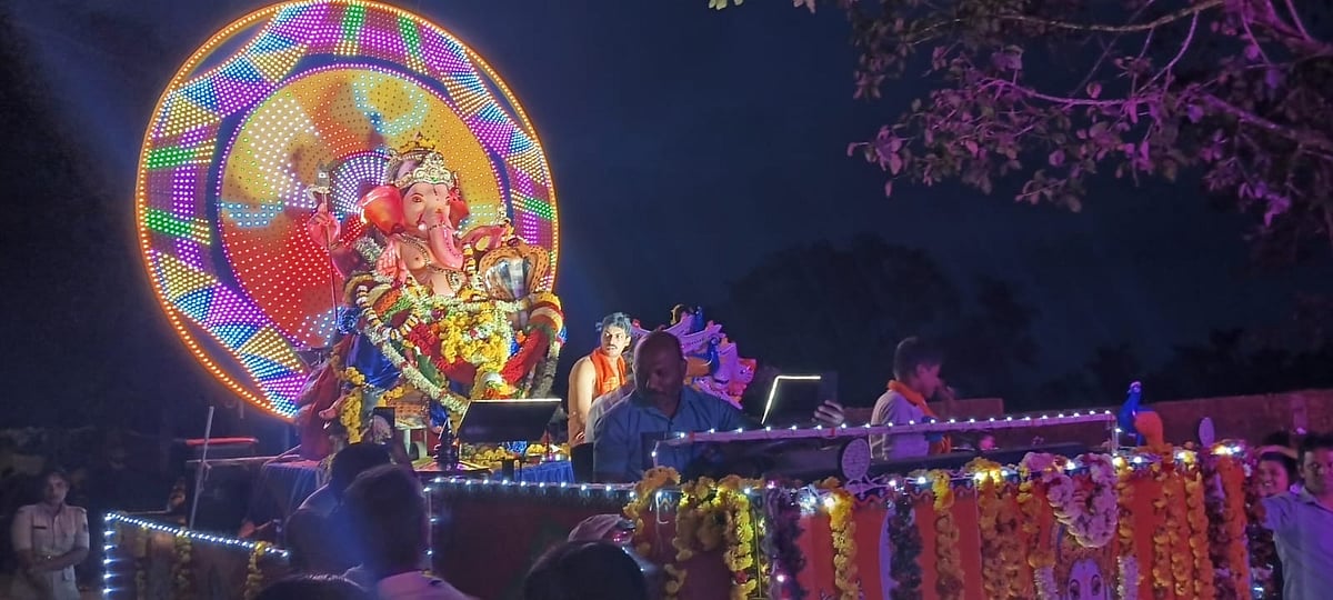 ಪೌರ ಗಣಪತಿ: ಸಂಭ್ರಮದ ಮೆರವಣಿಗೆ