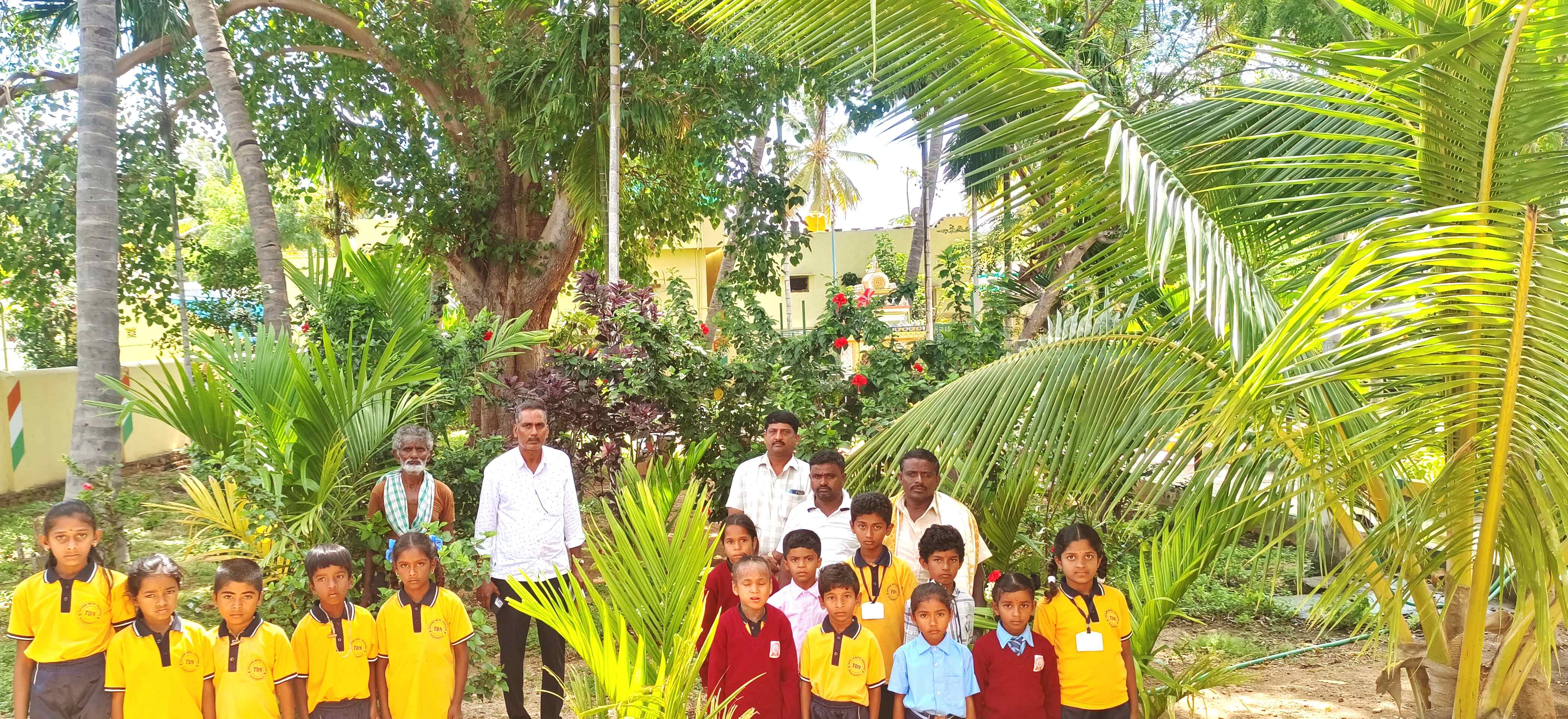 ಕೃಷ್ಣಯ್ಯನಪಾಳ್ಯ ಸರ್ಕಾರಿ ಶಾಲಾ ವಿದ್ಯಾರ್ಥಿಗಳು ಹಾಗೂ ಎಸ್.ಡಿ.ಎಮ್.ಸಿ ಸದಸ್ಯರು