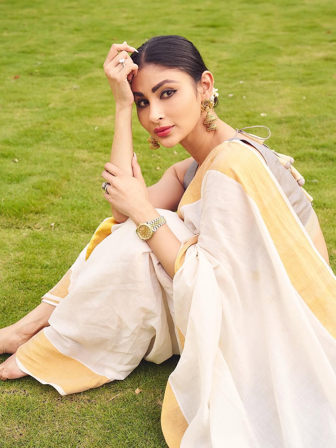 ಓಣಂ ಸಂಭ್ರಮ: ಸಾಂಪ್ರದಾಯಿಕ ಸೀರೆಯಲ್ಲಿ ನಟಿ ಮೌನಿ ರಾಯ್‌