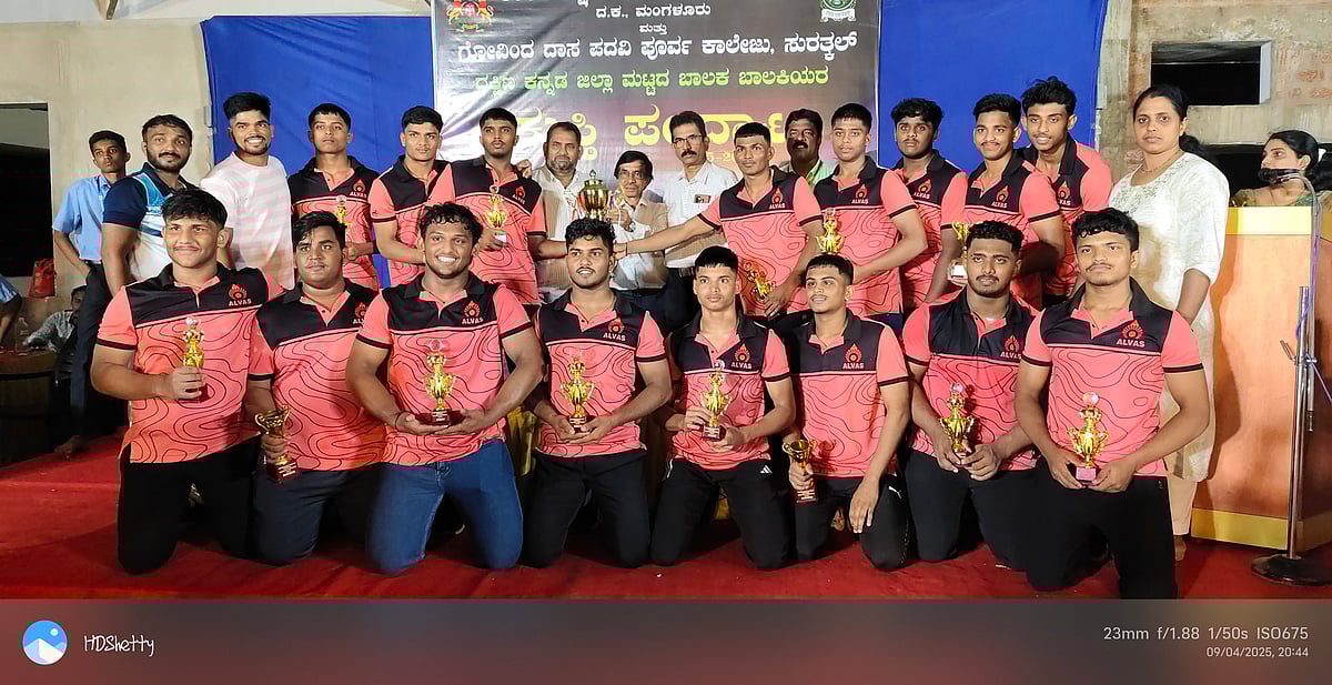 ಜಿಲ್ಲಾಮಟ್ಟದ ಪಿಯು ಕಾಲೇಜುಗಳ ಕುಸ್ತಿ ಪಂದ್ಯ: ಆಳ್ವಾಸ್‌ಗೆ ಅವಳಿ ಸಮಗ್ರ ಪ್ರಶಸ್ತಿ