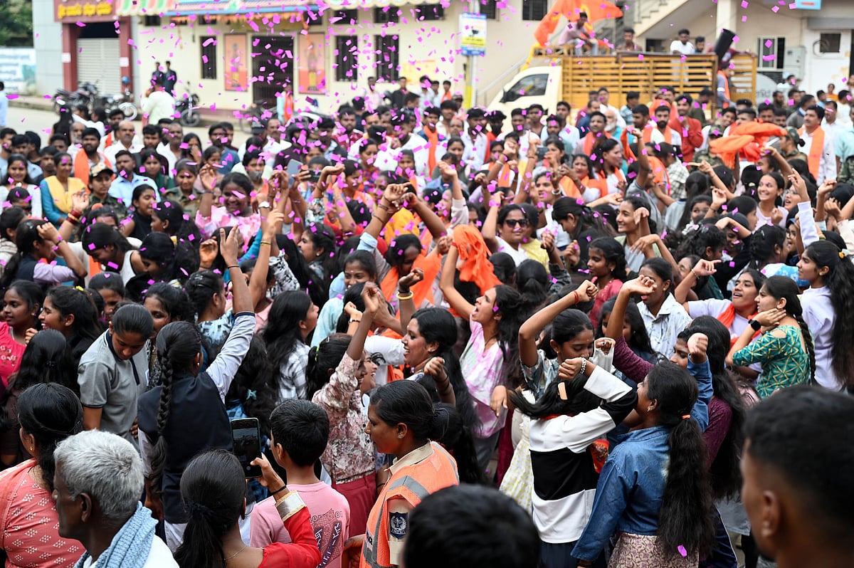 ಹಿಂದೂ ಗಣಪತಿ: ಅದ್ಧೂರಿ ಮೆರವಣಿಗೆ