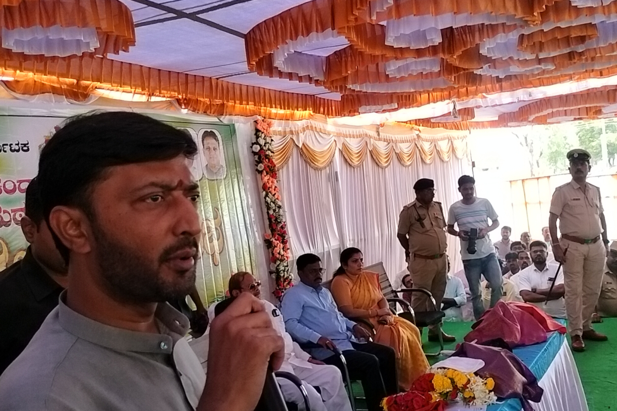 ಗುರುಮಠಕಲ್ ಪಟ್ಟಣದಲ್ಲಿ ಭಾನುವಾರ ಪ್ರಜಾಸೌಧ ಕಟ್ಟಡದ ಅಡಿಗಲ್ಲು ಕಾರ್ಯಕ್ರಮದಲ್ಲಿ ಮಾತನಾಡಿದ ಶಾಸಕ ಶರಣಗೌಡ ಕಂದಕೂರ.