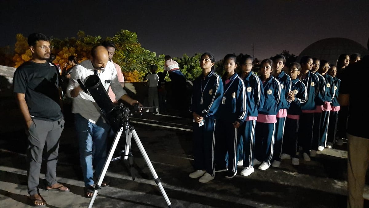 ರಾಯಚೂರಿನ ಉಪ ವಿಜ್ಞಾನ ಕೇಂದ್ರದಲ್ಲಿ ವಿದ್ಯಾರ್ಥಿಗಳಿಂದ ಚಂದ್ರಗ್ರಹಣ ವೀಕ್ಷಣೆ
