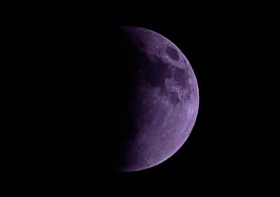 ಕಲಬುರಗಿಯಲ್ಲಿ ಹುಣ್ಣಿಮೆಯ ದಿನವಾದ ಭಾನುವಾರ ಆಗಸದಲ್ಲಿ ಕೆಂಪು ಬಣ್ಣದಲ್ಲಿ ಕಂಗೊಳಿಸಿದ ಚಂದ್ರ ಗ್ರಹಣ. 