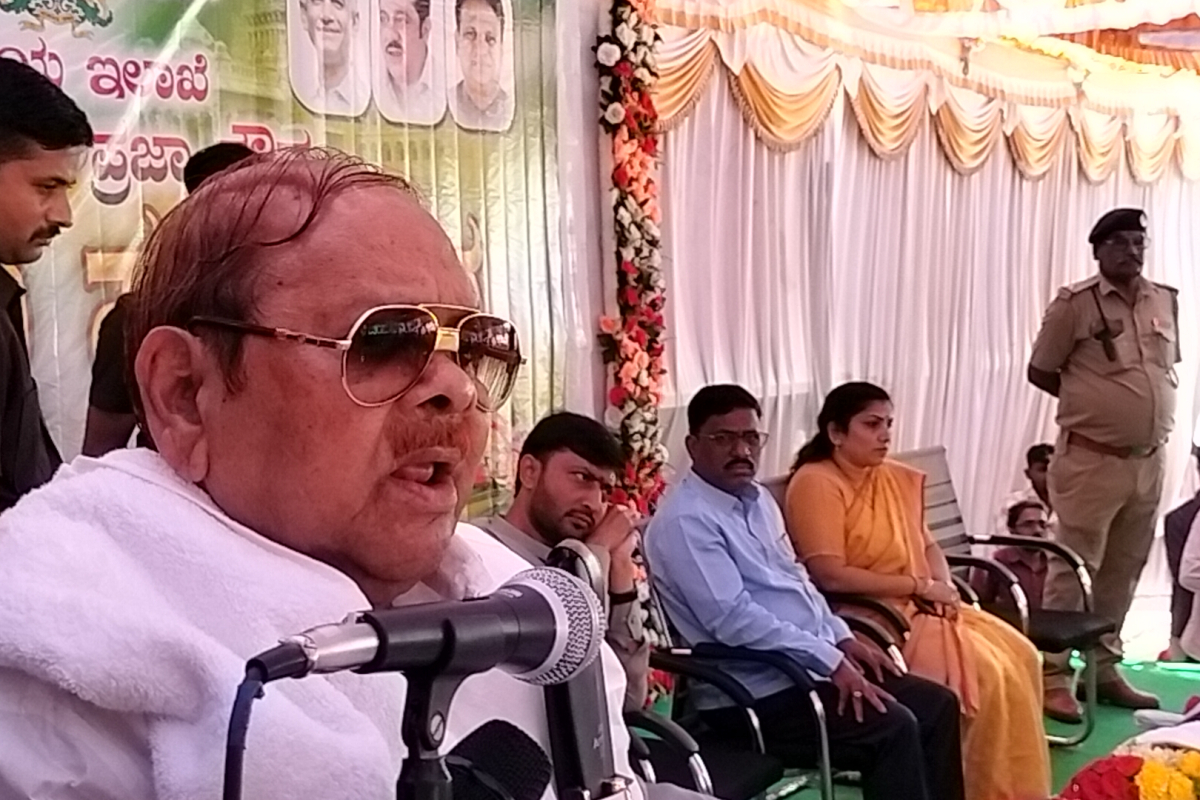 ಗುರುಮಠಕಲ್ ಪಟ್ಟಣದಲ್ಲಿ ಭಾನುವಾರ ಜರುಗಿದ ಅಡಿಗಲ್ಲು ಕಾರ್ಯಕ್ರಮದಲ್ಲಿ ನಿಜಶರಣ ಅಂಬಿಗರ ಚೌಡಯ್ಯ ಅಭಿವೃದ್ಧಿ ನಿಗಮದ ಅಧ್ಯಕ್ಷ ಬಾಬುರಾವ ಚಿಂಚನಸೂರ ಮಾತನಾಡಿದರು.