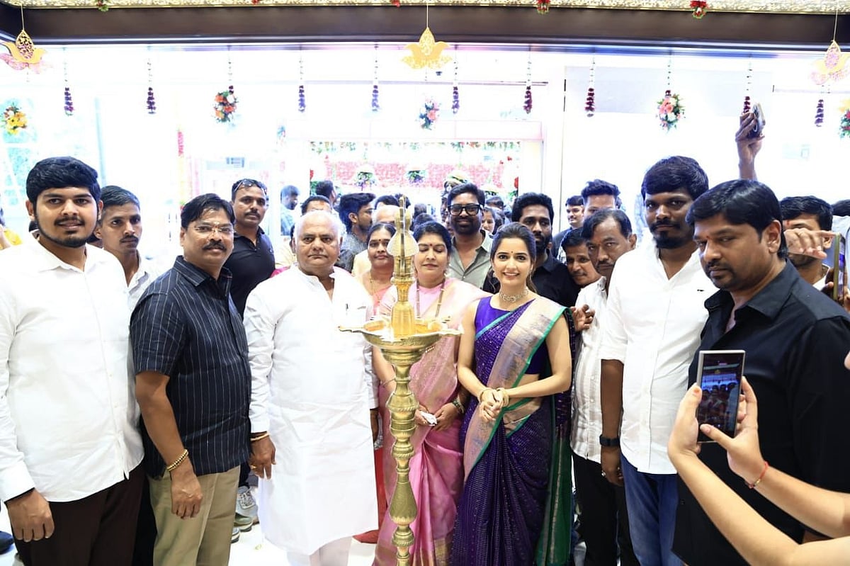 ವಿಜಯಪುರ ನಗರದ ಗಾಂಧಿ ಚೌಕಿಯಲ್ಲಿ ‘ಮಾಂಗಳ್ಯ’ ಶಾಪಿಂಗ್ ಮಾಲ್ ಉದ್ಘಾಟನೆ