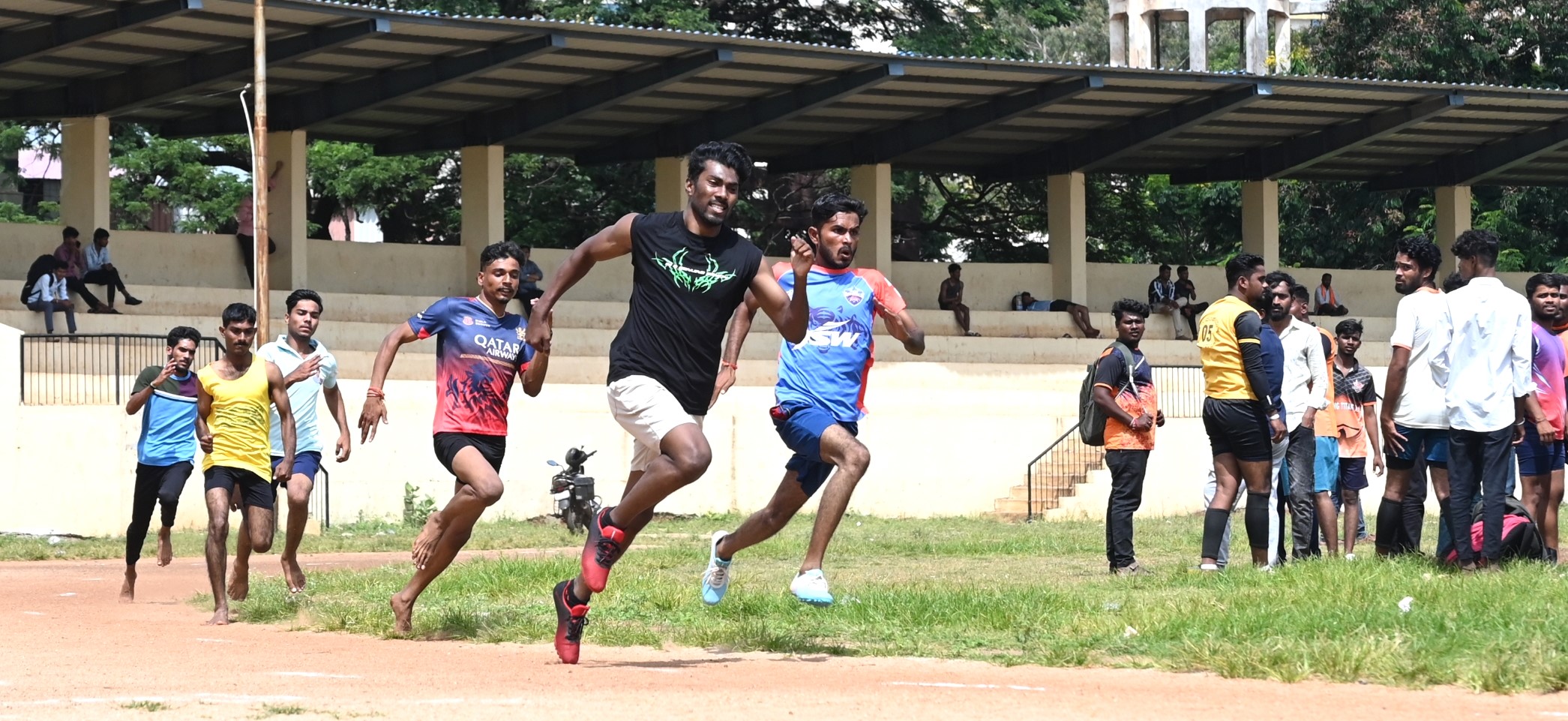 ಗುರಿ ತಲುಪಲು ಪೈಪೋಟಿಯ ಓಟ