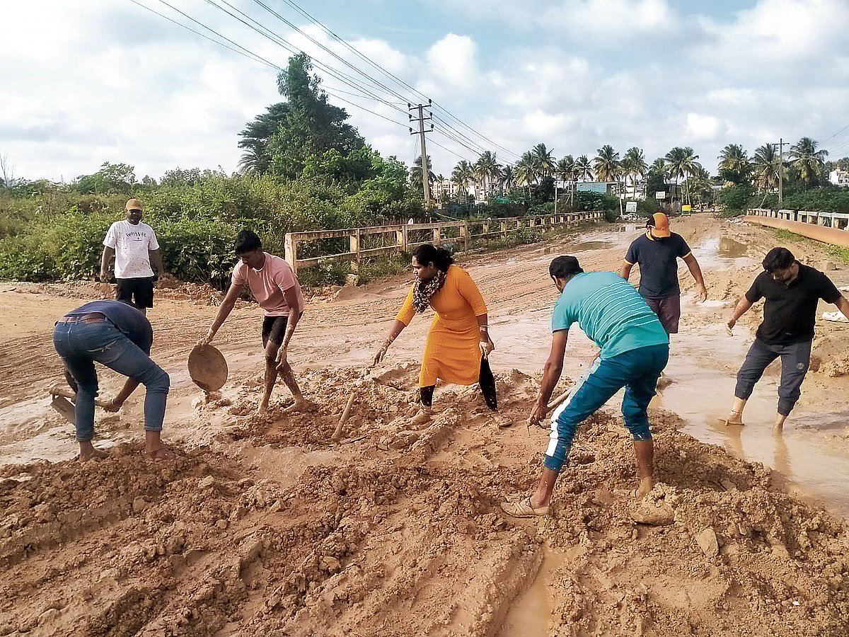 ಕೆ.ಆರ್.ಪುರ | ಬಿದರಹಳ್ಳಿ- ಕಿತ್ತಗನೂರು ರಸ್ತೆ ಕೆಸರುಮಯ