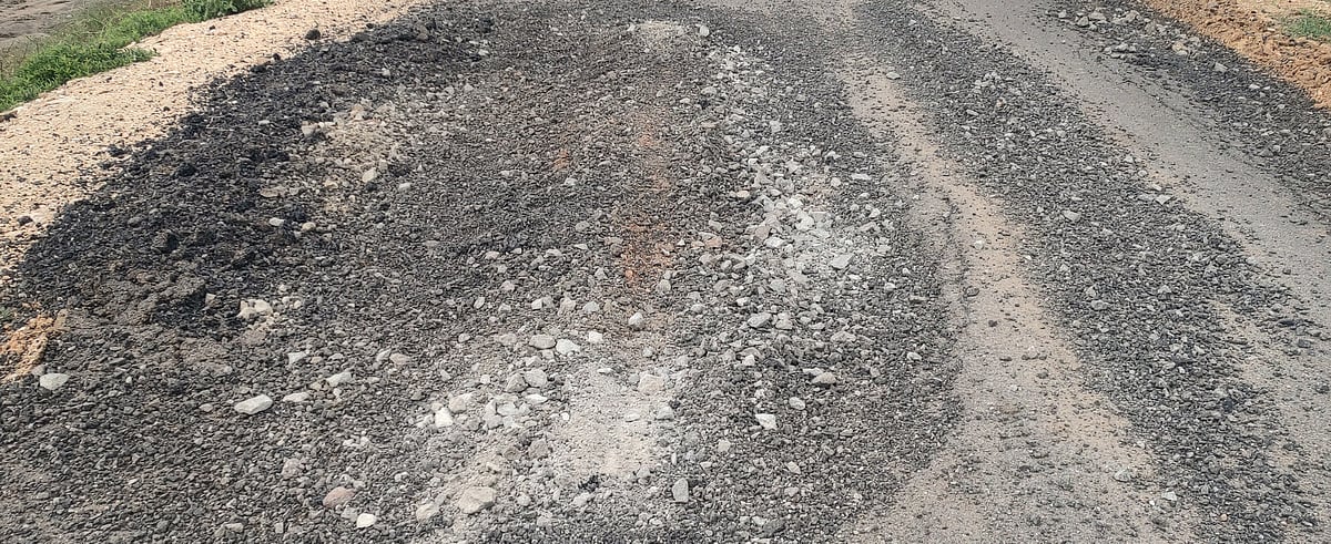 ಅಳವಂಡಿ: ವರ್ಷ ಕಳೆಯುವುದರಲ್ಲಿಯೇ ರಸ್ತೆ ಹಾಳು