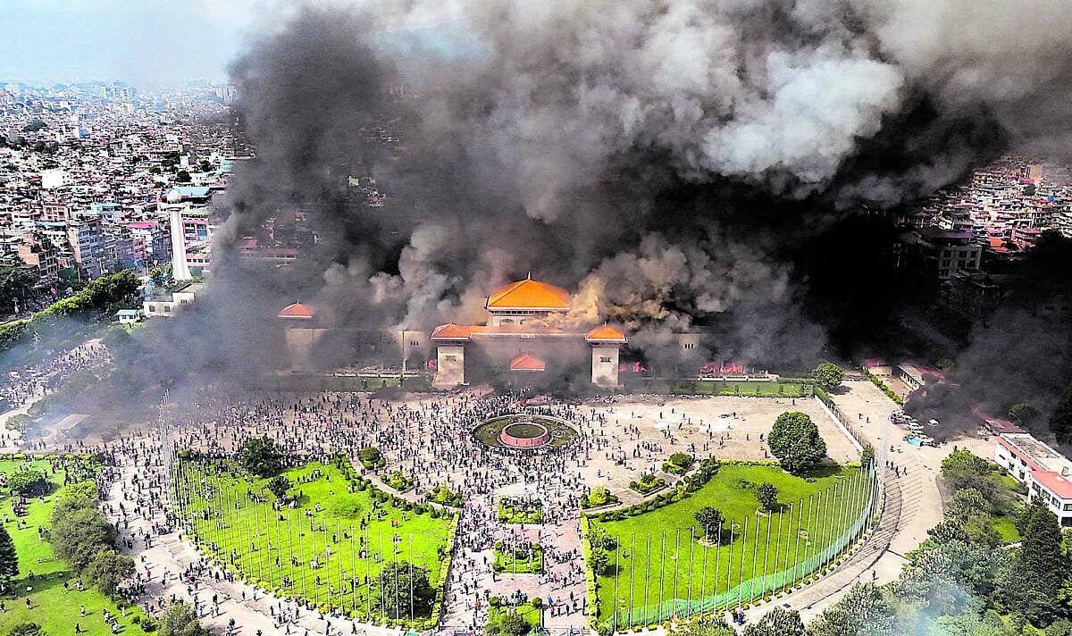 Nepal Gen Z Protest: ನೇಪಾಳ ನಿಗಿ ಕೆಂಡ, ಓಲಿ ತಲೆದಂಡ