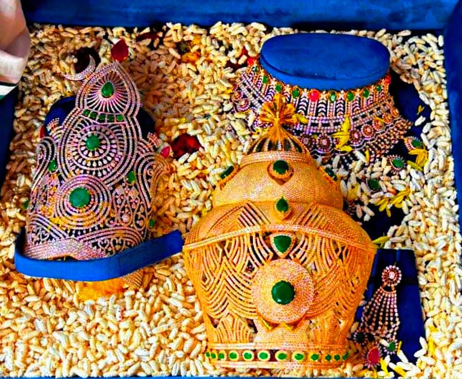 ಕೊಲ್ಲೂರು ಮೂಕಾಂಬಿಕೆಗೆ ವಜ್ರಖಚಿತ ಕಿರೀಟ ಅರ್ಪಿಸಿದ ಸಂಗೀತ ನಿರ್ದೇಶಕ ಇಳಯರಾಜ